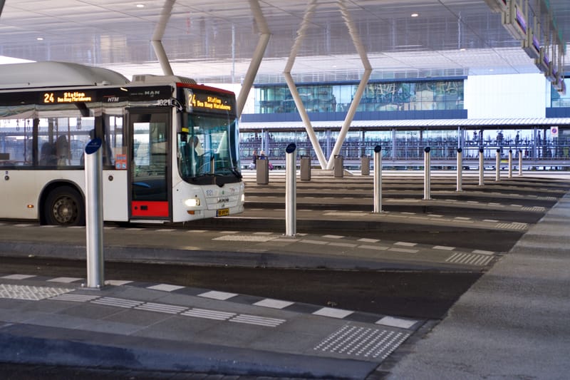 Informatieborden met Braille.