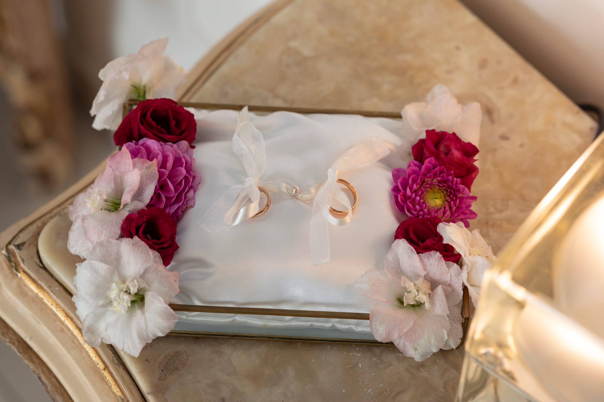 "Il Matrimonio a Villa Grandinetti: Un'Esplosione di Emozioni e Colori"