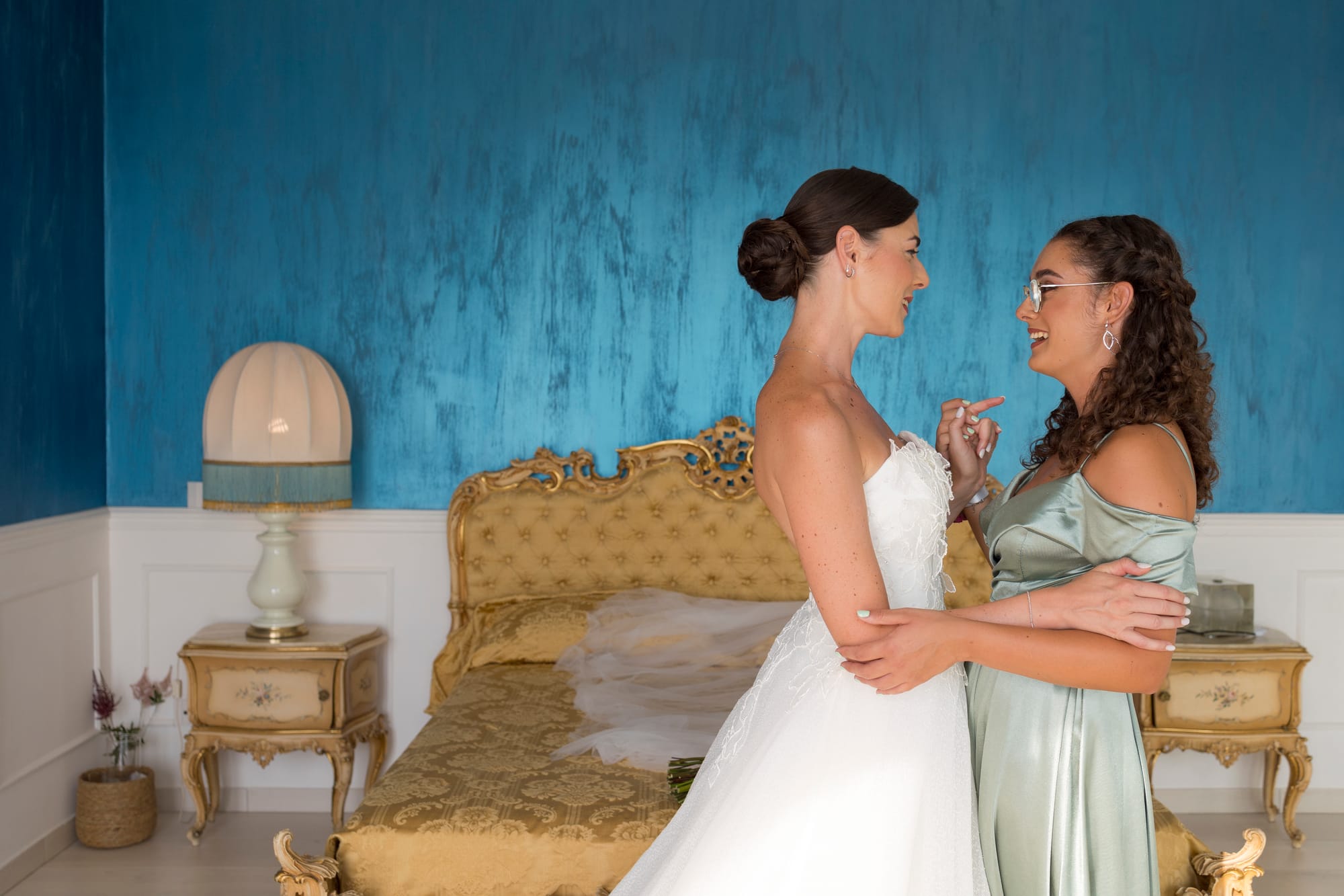 "Il Matrimonio a Villa Grandinetti: Un'Esplosione di Emozioni e Colori"