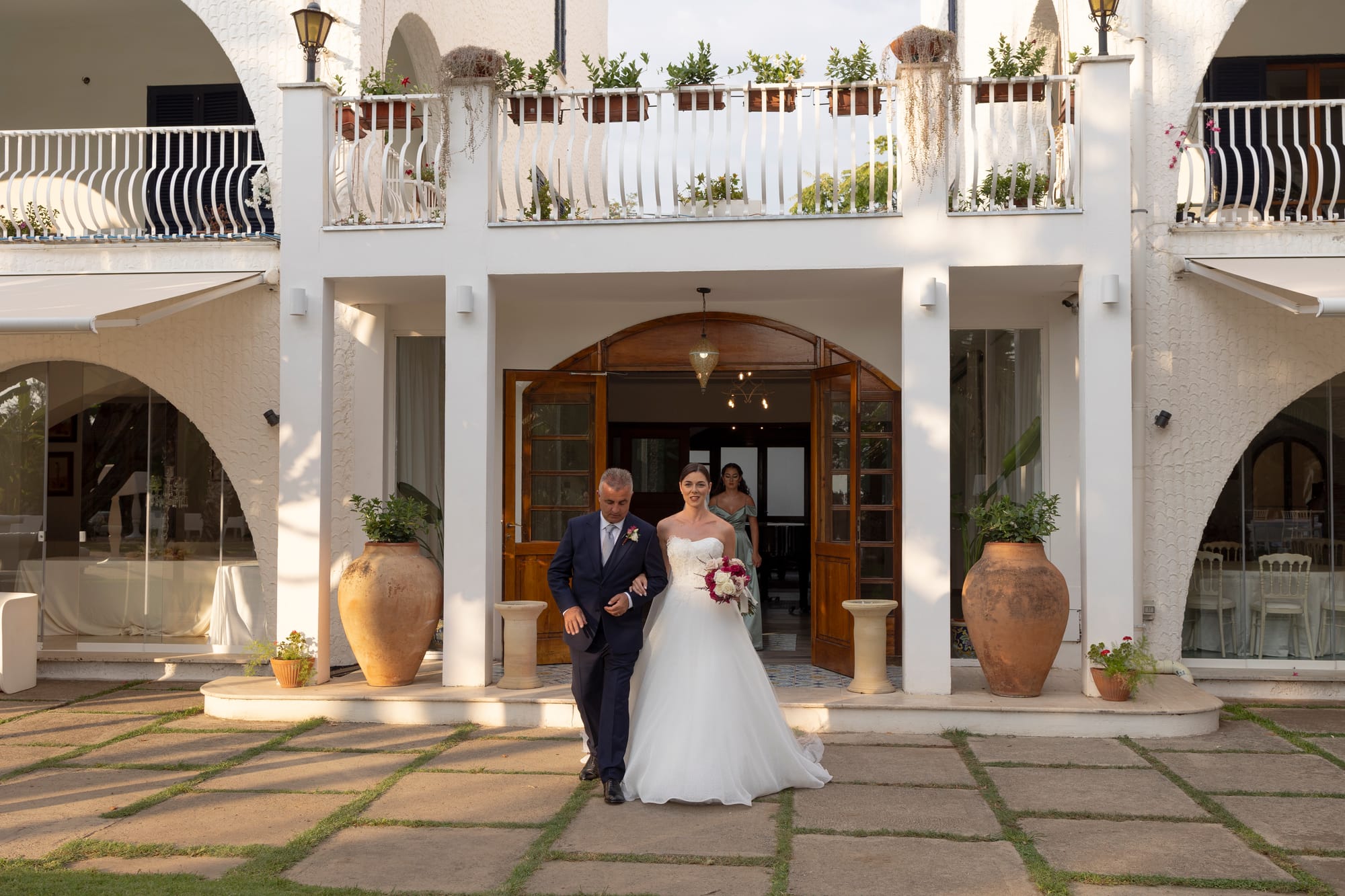 "Il Matrimonio a Villa Grandinetti: Un'Esplosione di Emozioni e Colori"