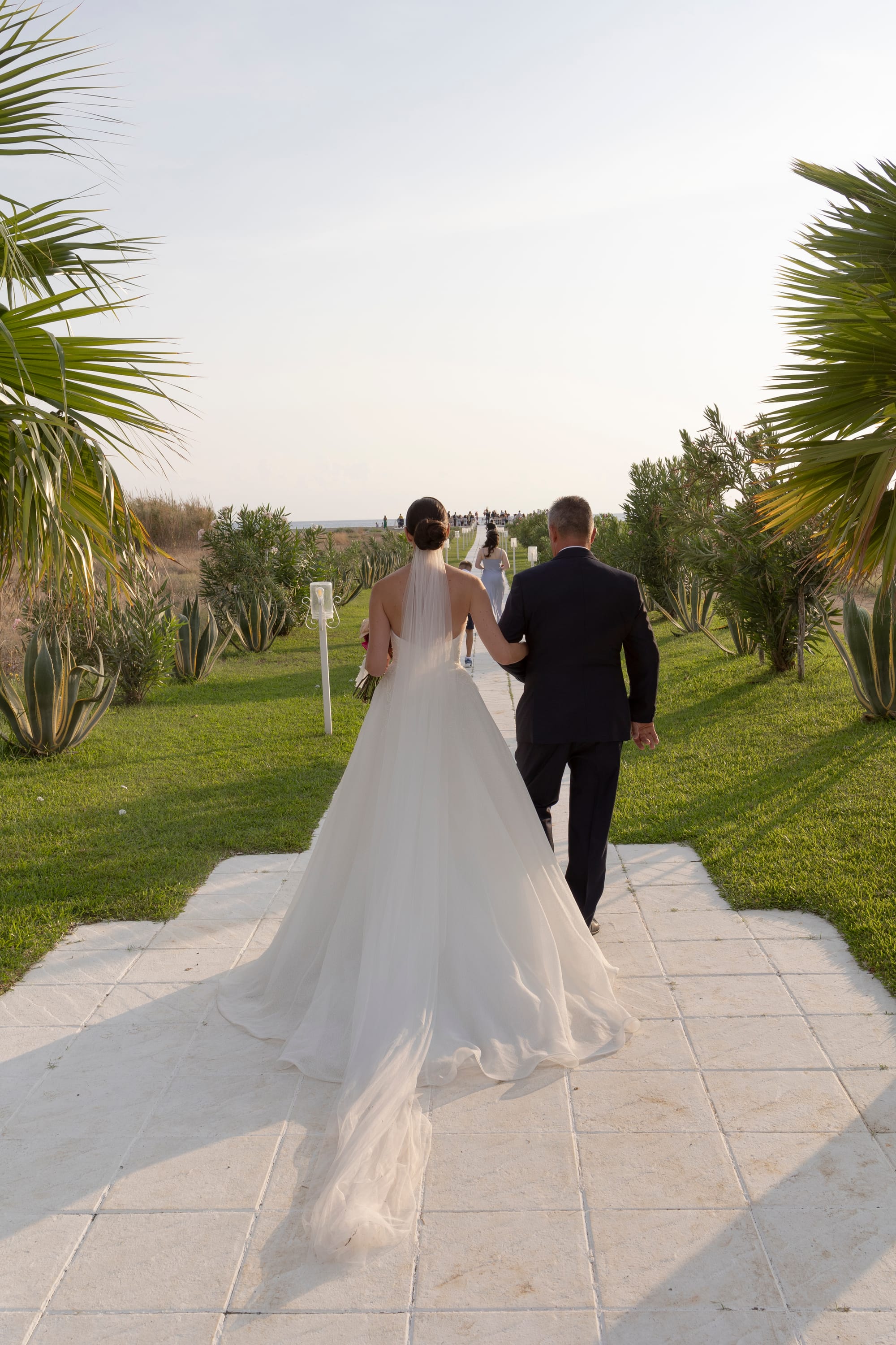 "Il Matrimonio a Villa Grandinetti: Un'Esplosione di Emozioni e Colori"