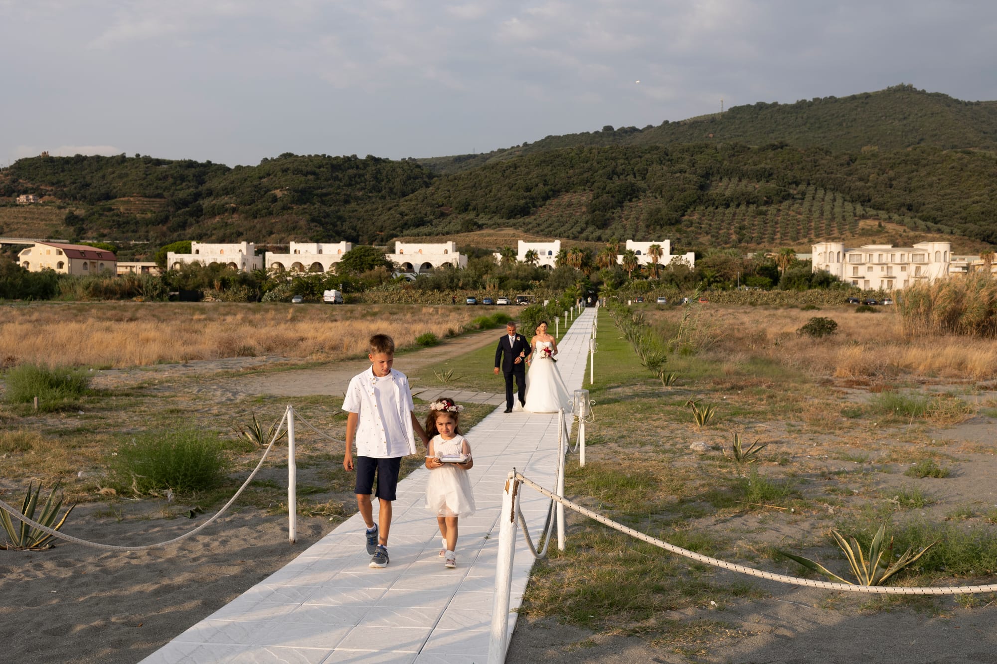 "Il Matrimonio a Villa Grandinetti: Un'Esplosione di Emozioni e Colori"