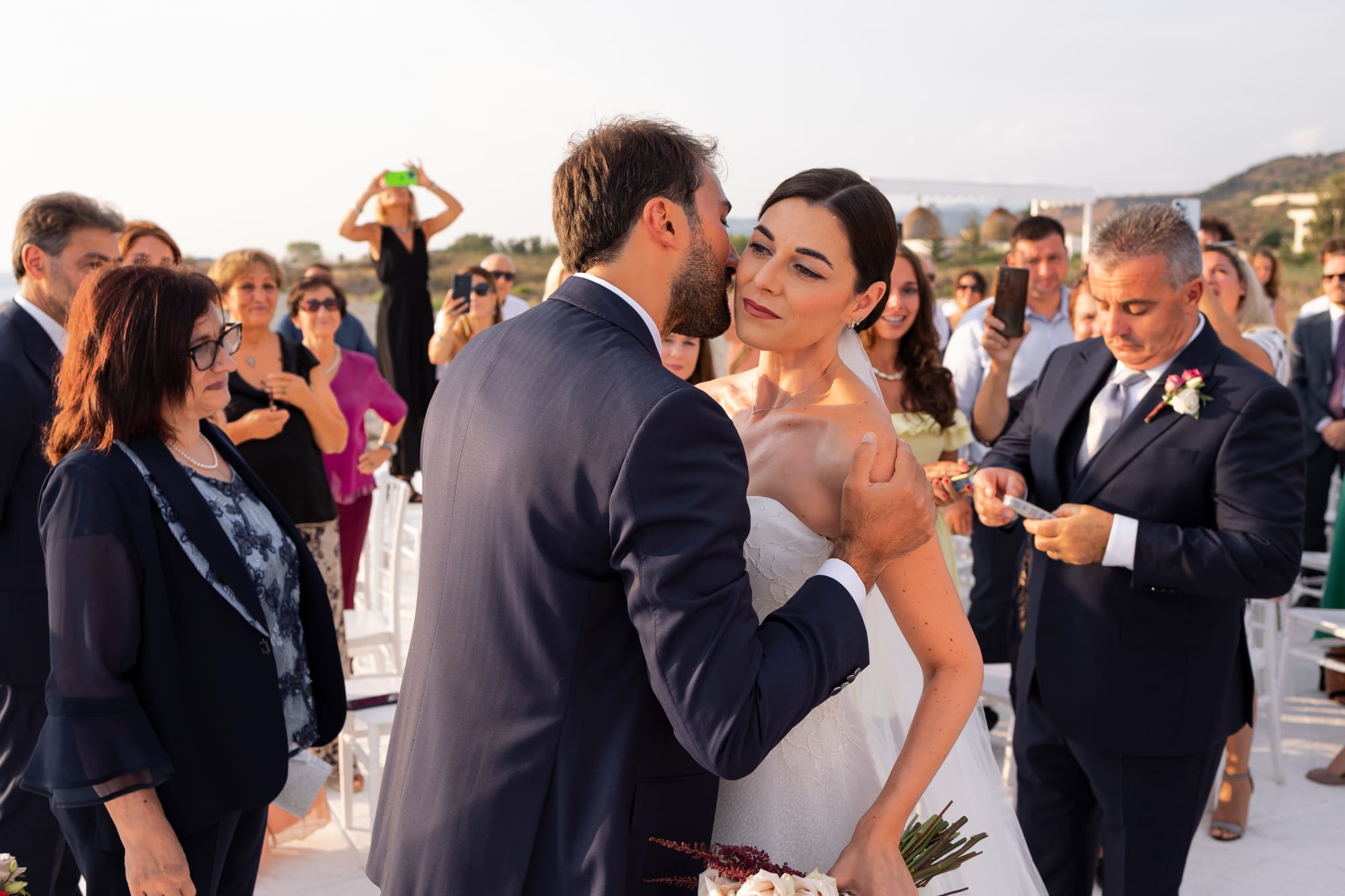 "Il Matrimonio a Villa Grandinetti: Un'Esplosione di Emozioni e Colori"