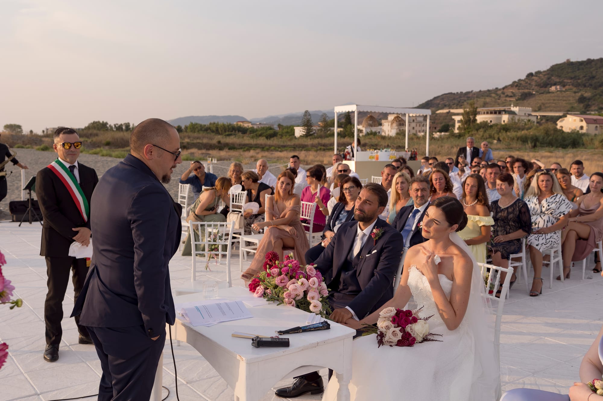 "Il Matrimonio a Villa Grandinetti: Un'Esplosione di Emozioni e Colori"