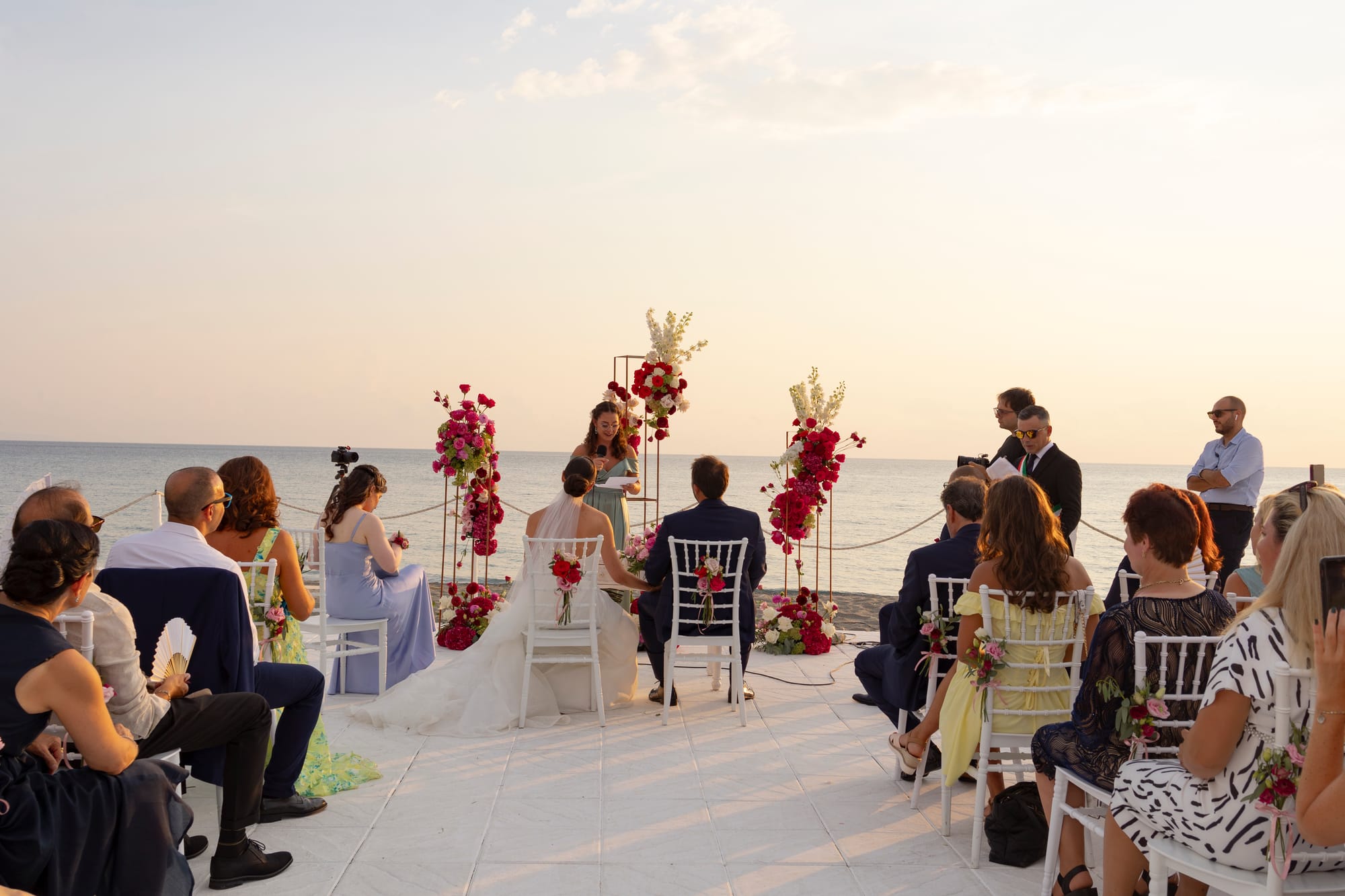 "Il Matrimonio a Villa Grandinetti: Un'Esplosione di Emozioni e Colori"