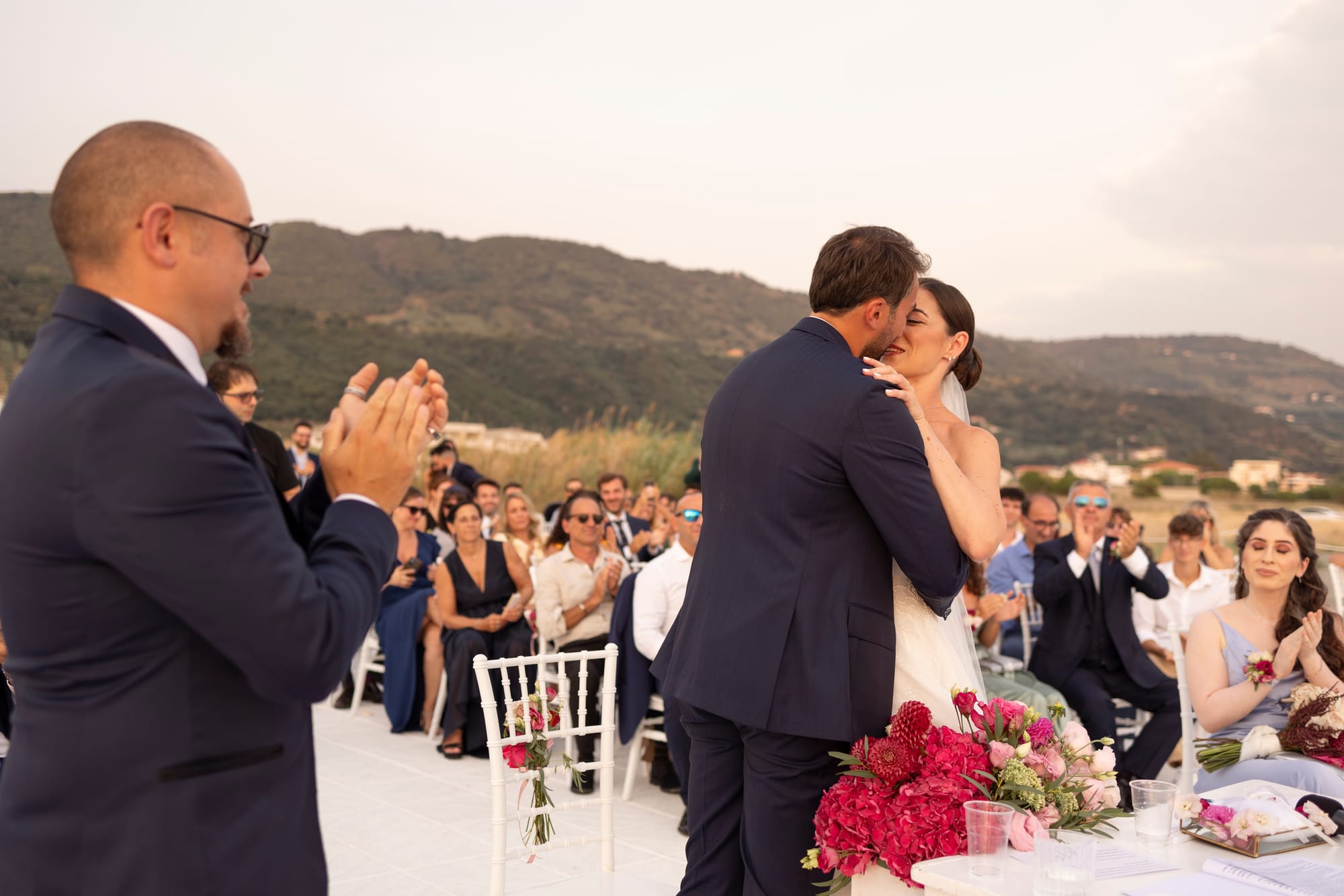 "Il Matrimonio a Villa Grandinetti: Un'Esplosione di Emozioni e Colori"