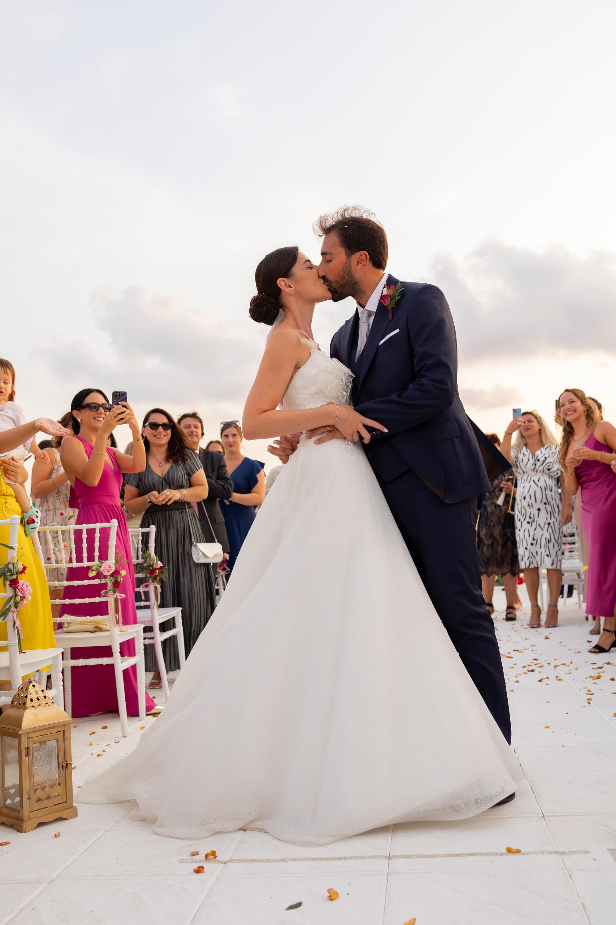 "Il Matrimonio a Villa Grandinetti: Un'Esplosione di Emozioni e Colori"