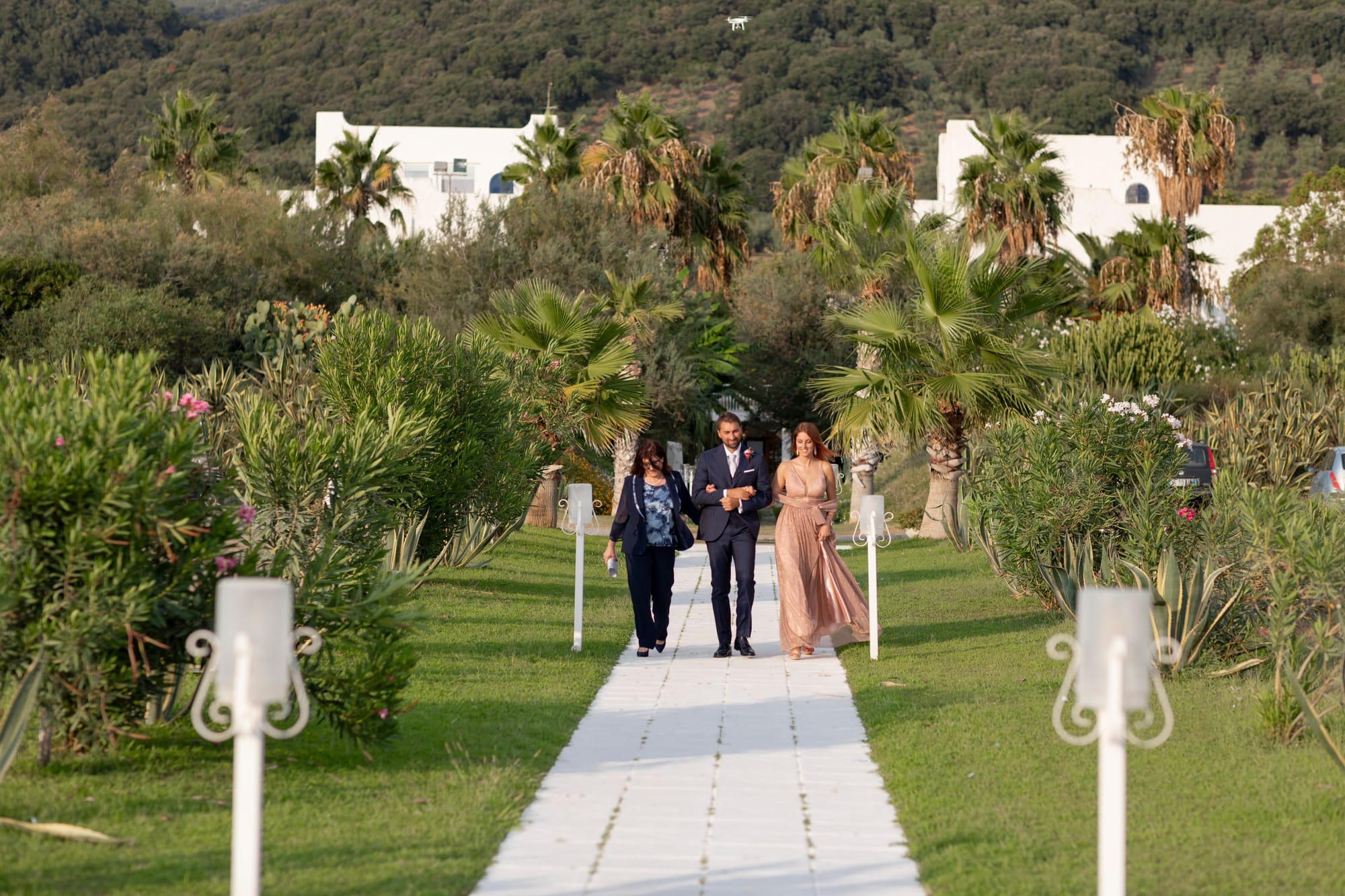 "Il Matrimonio a Villa Grandinetti: Un'Esplosione di Emozioni e Colori"