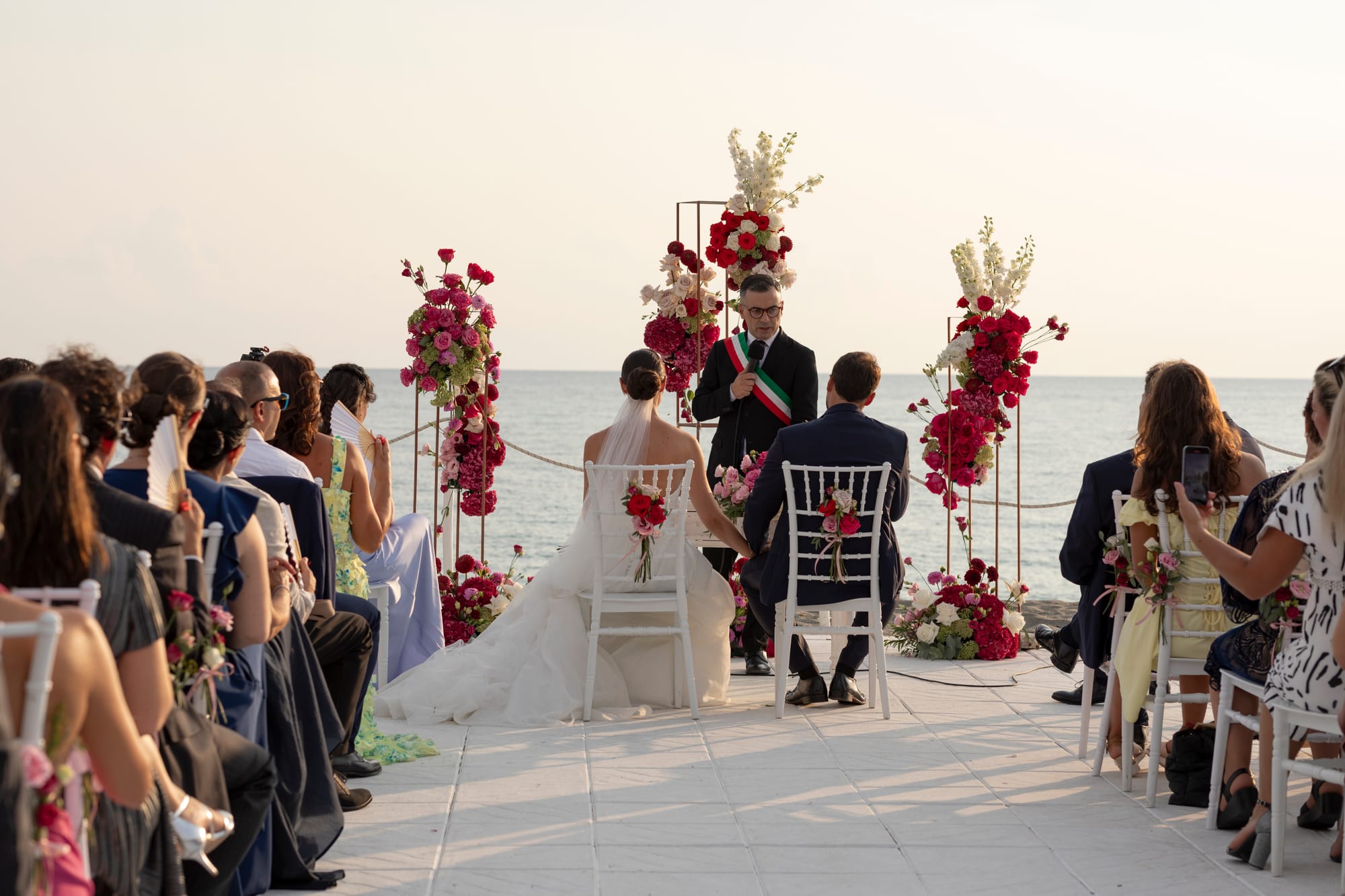 "Il Matrimonio a Villa Grandinetti: Un'Esplosione di Emozioni e Colori"