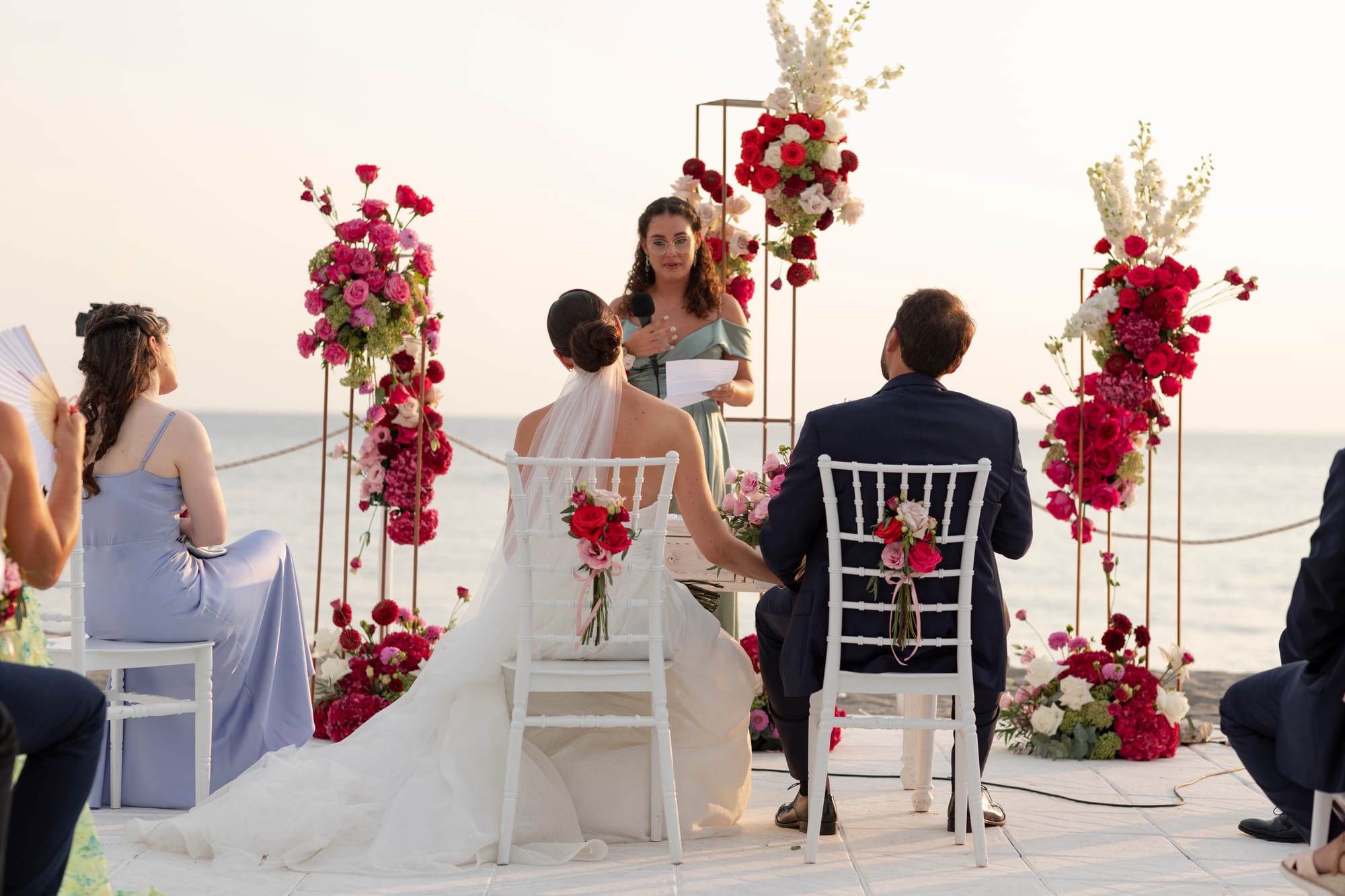 "Il Matrimonio a Villa Grandinetti: Un'Esplosione di Emozioni e Colori"