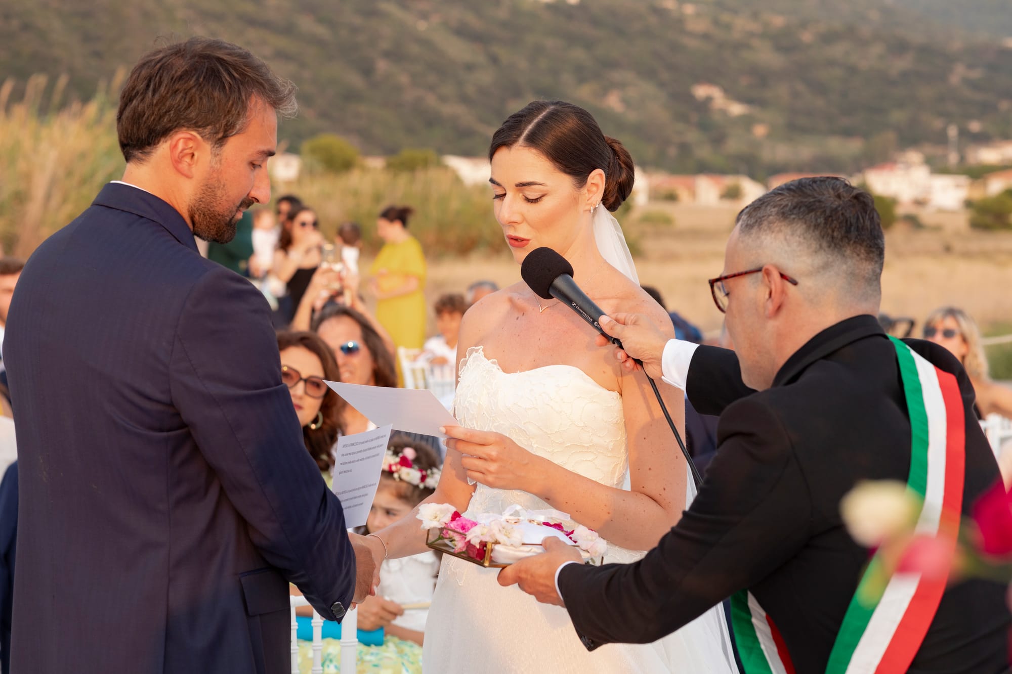 "Il Matrimonio a Villa Grandinetti: Un'Esplosione di Emozioni e Colori"