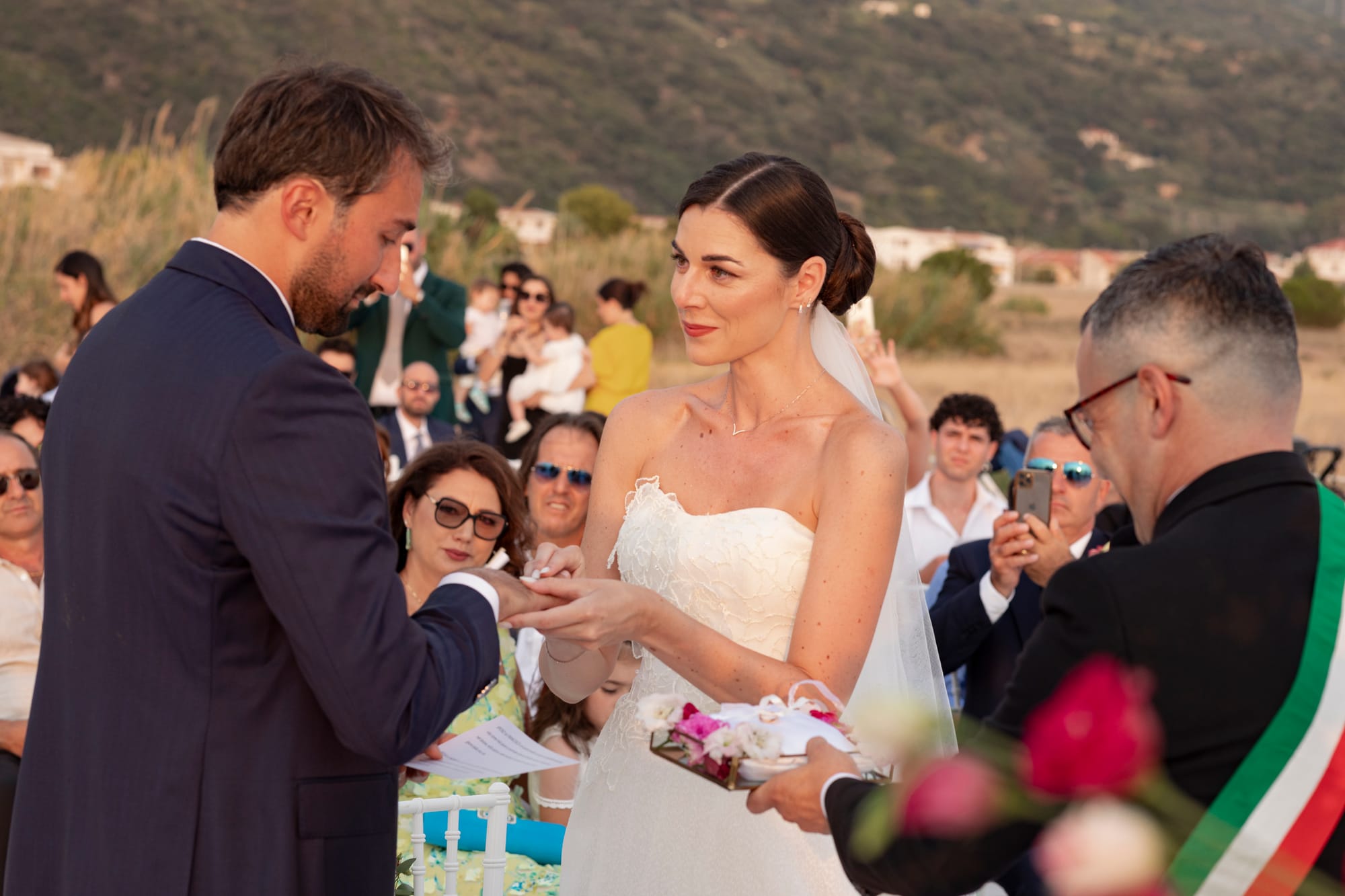 "Il Matrimonio a Villa Grandinetti: Un'Esplosione di Emozioni e Colori"