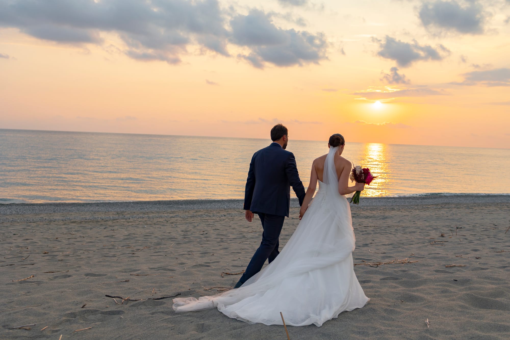 "Il Matrimonio a Villa Grandinetti: Un'Esplosione di Emozioni e Colori"