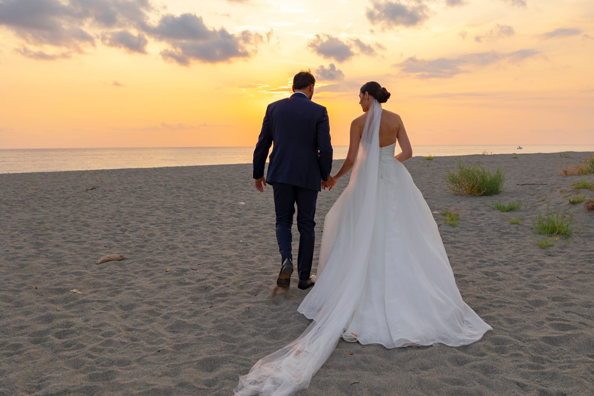 "Il Matrimonio a Villa Grandinetti: Un'Esplosione di Emozioni e Colori"