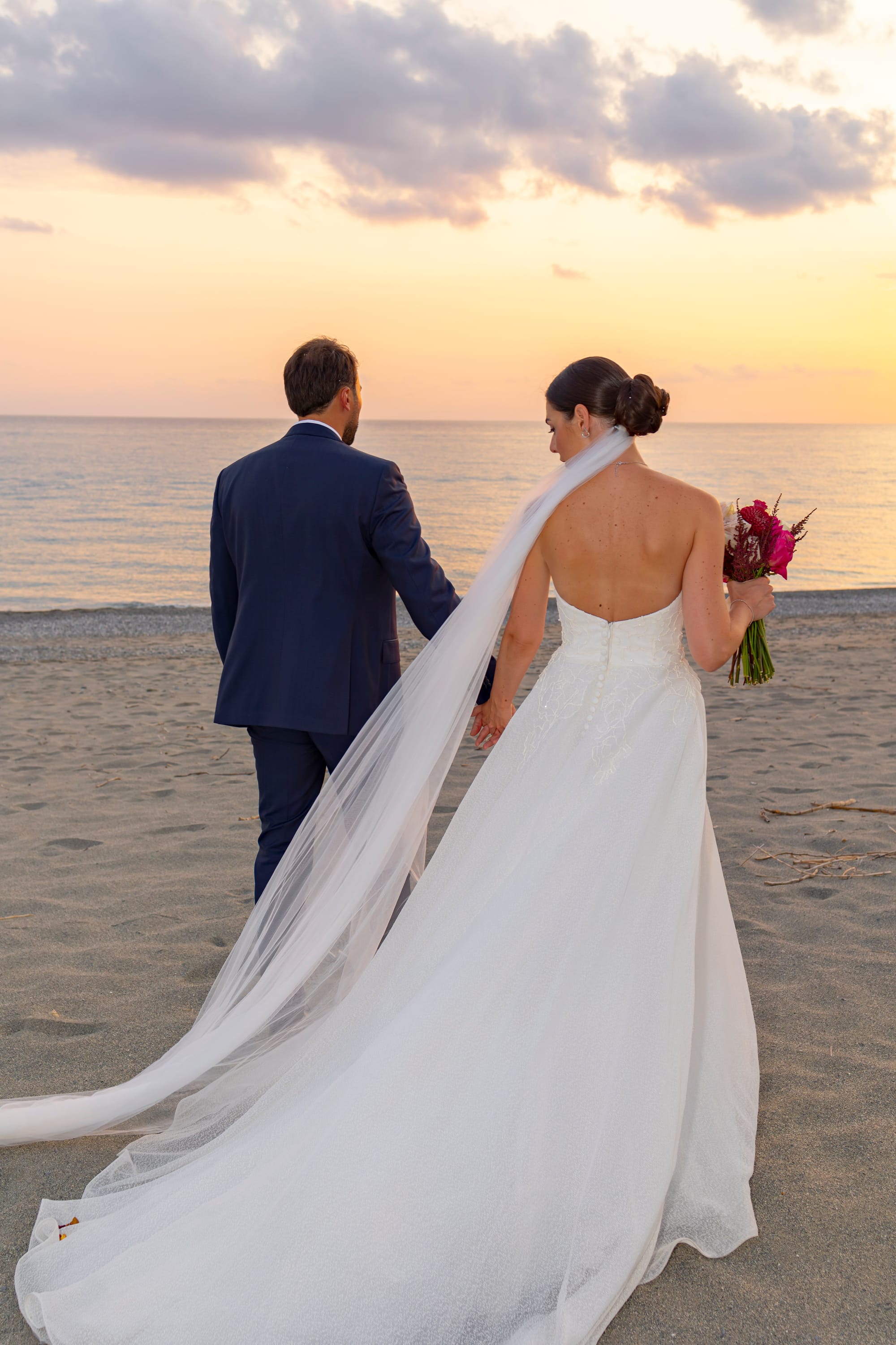 "Il Matrimonio a Villa Grandinetti: Un'Esplosione di Emozioni e Colori"