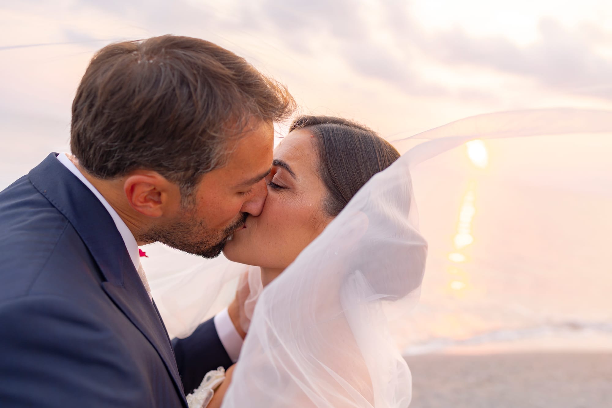 "Il Matrimonio a Villa Grandinetti: Un'Esplosione di Emozioni e Colori"