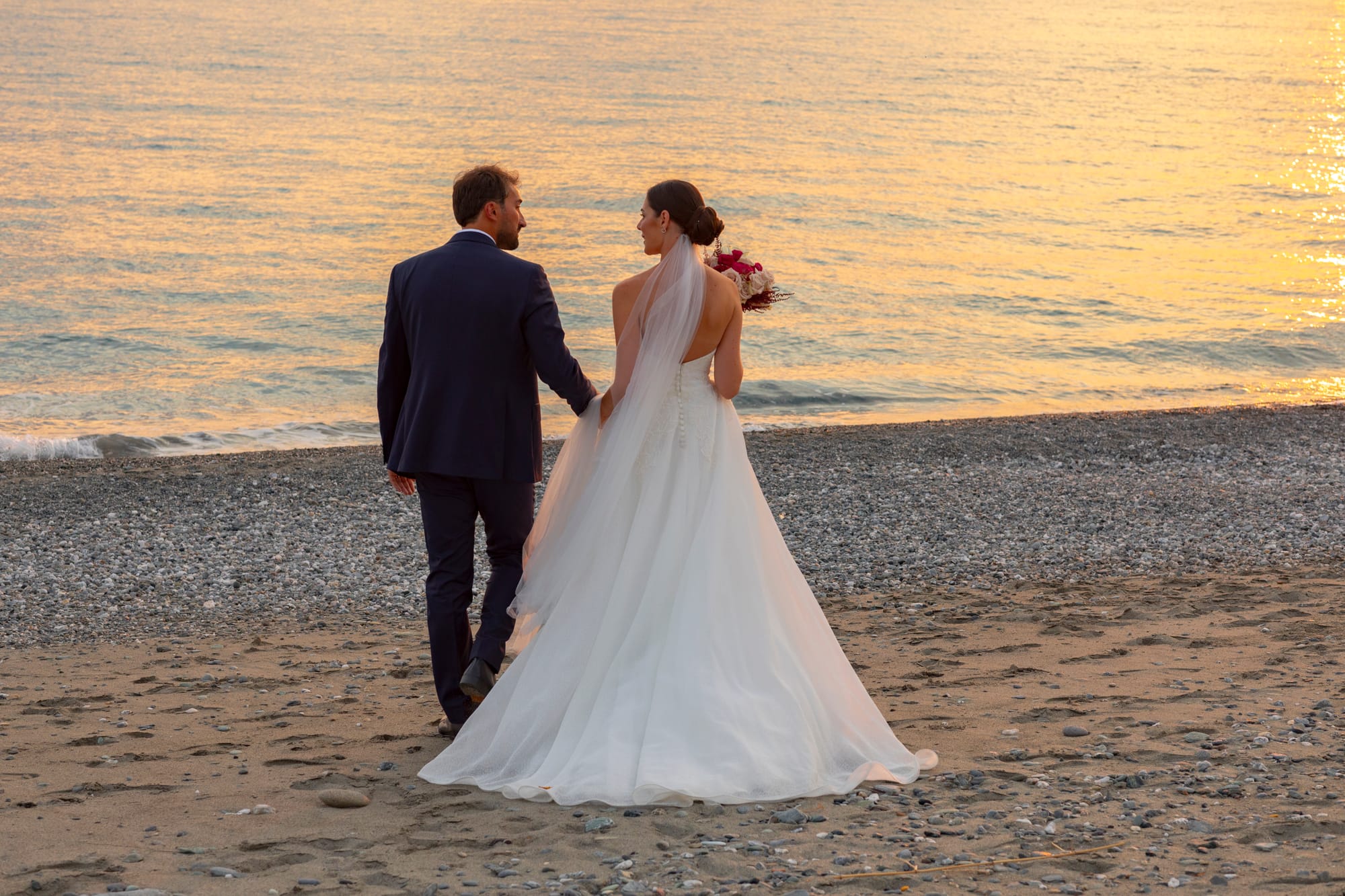 "Il Matrimonio a Villa Grandinetti: Un'Esplosione di Emozioni e Colori"