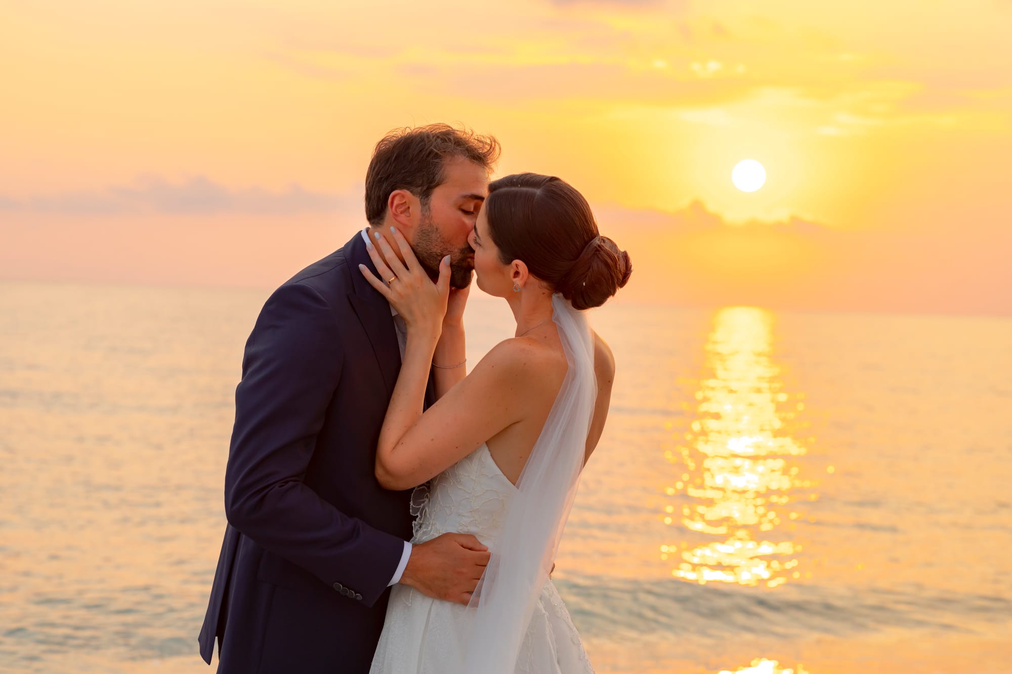 "Il Matrimonio a Villa Grandinetti: Un'Esplosione di Emozioni e Colori"