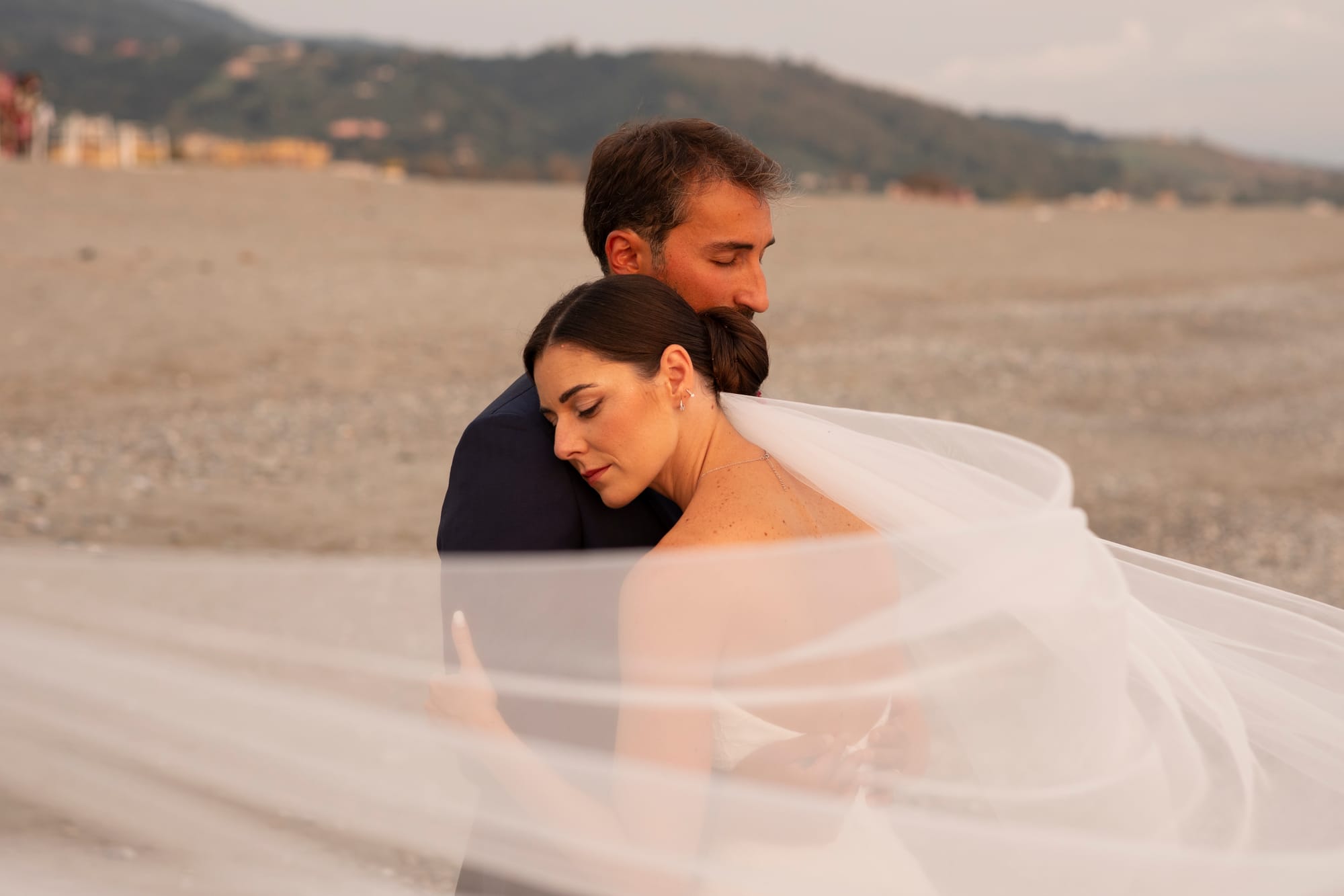 "Il Matrimonio a Villa Grandinetti: Un'Esplosione di Emozioni e Colori"