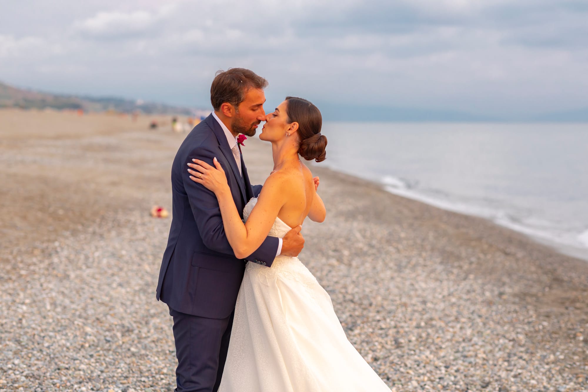 "Il Matrimonio a Villa Grandinetti: Un'Esplosione di Emozioni e Colori"