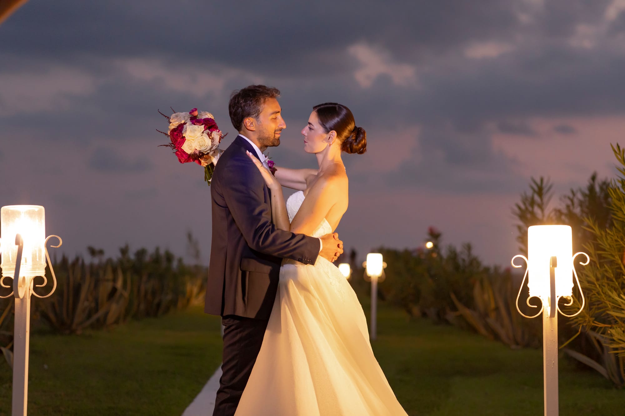 "Il Matrimonio a Villa Grandinetti: Un'Esplosione di Emozioni e Colori"