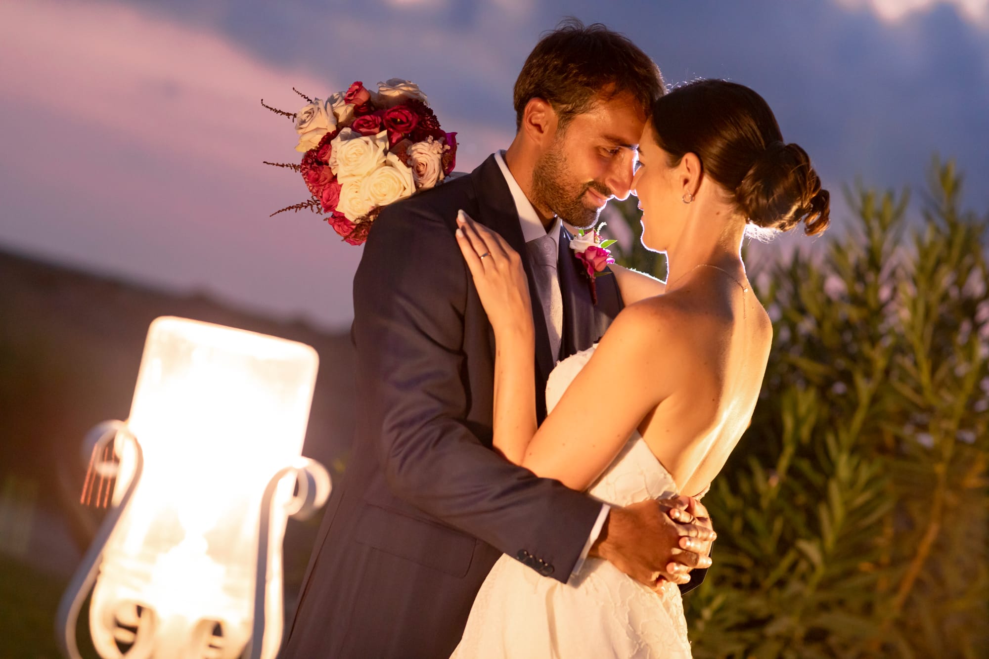 "Il Matrimonio a Villa Grandinetti: Un'Esplosione di Emozioni e Colori"