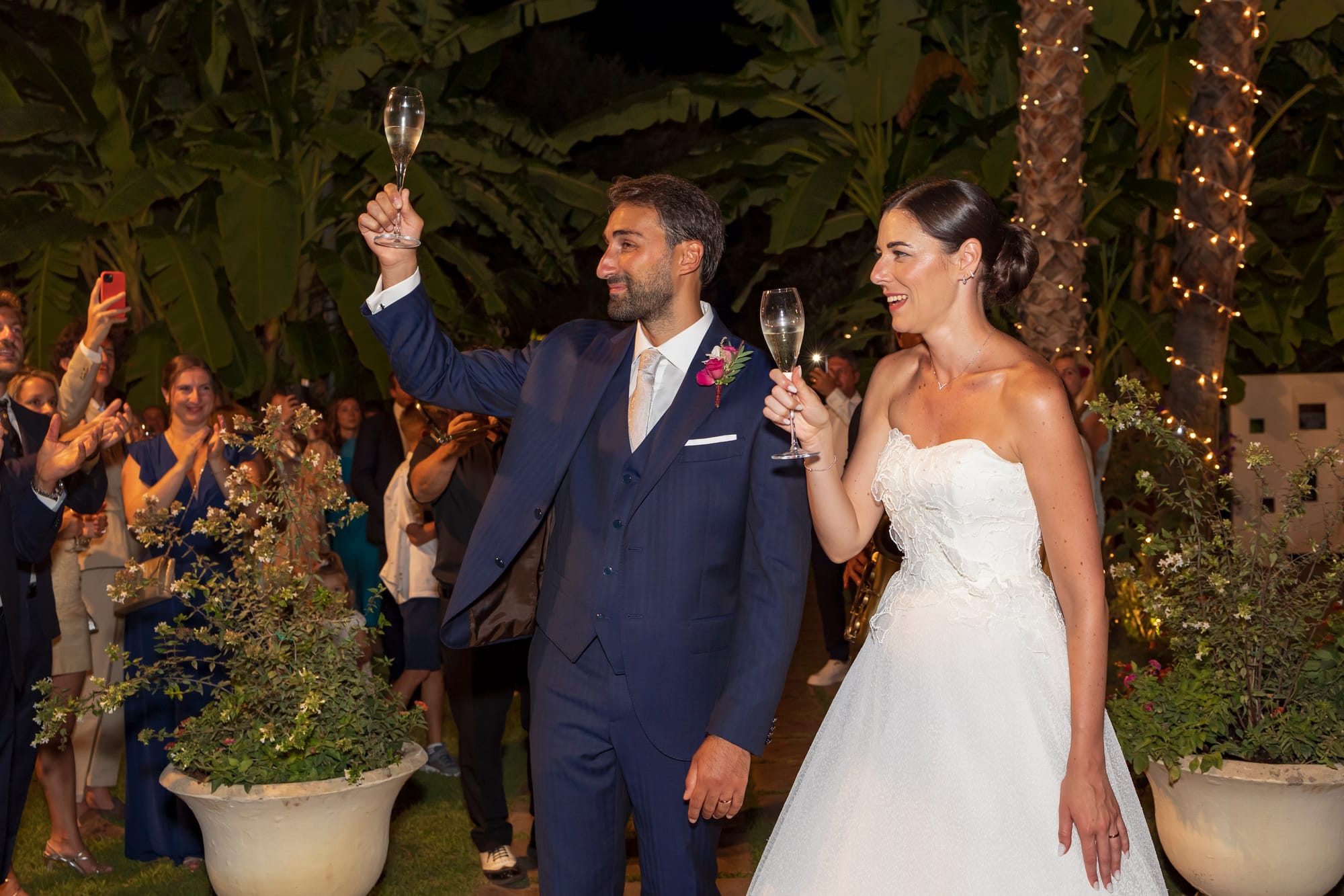 "Il Matrimonio a Villa Grandinetti: Un'Esplosione di Emozioni e Colori"