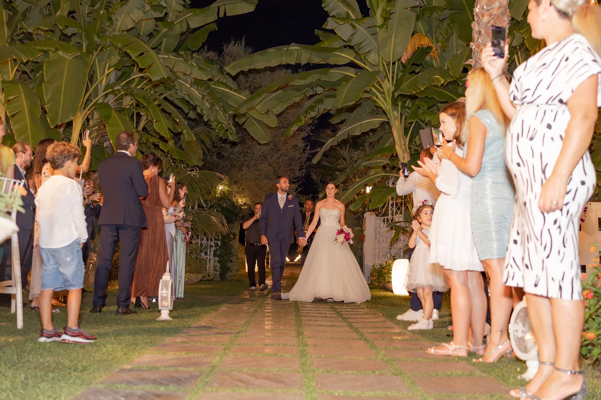 "Il Matrimonio a Villa Grandinetti: Un'Esplosione di Emozioni e Colori"