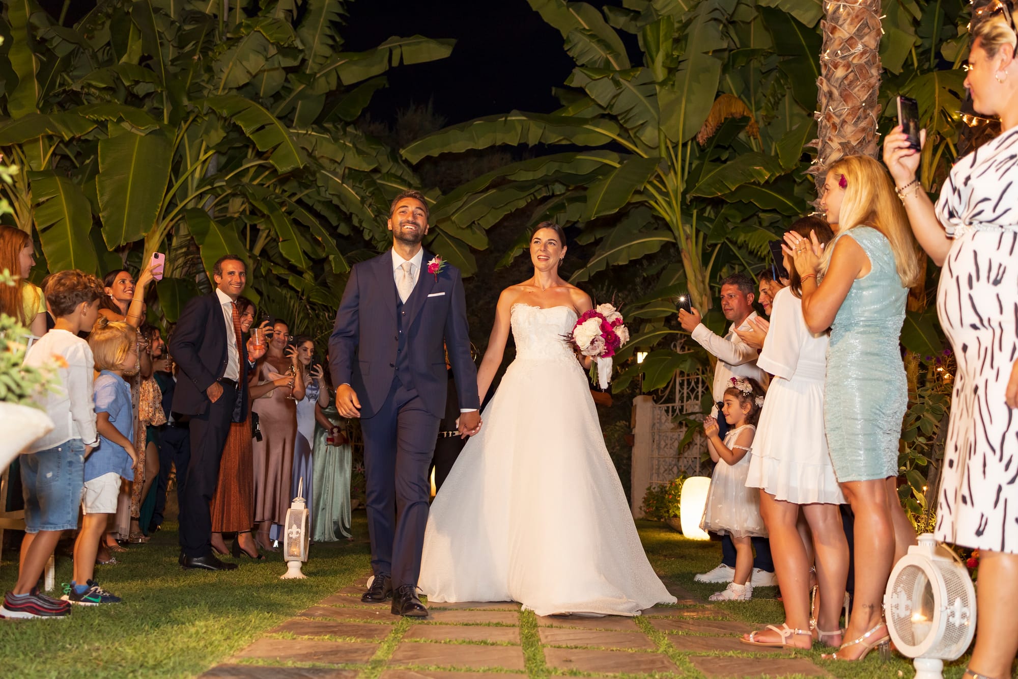 "Il Matrimonio a Villa Grandinetti: Un'Esplosione di Emozioni e Colori"