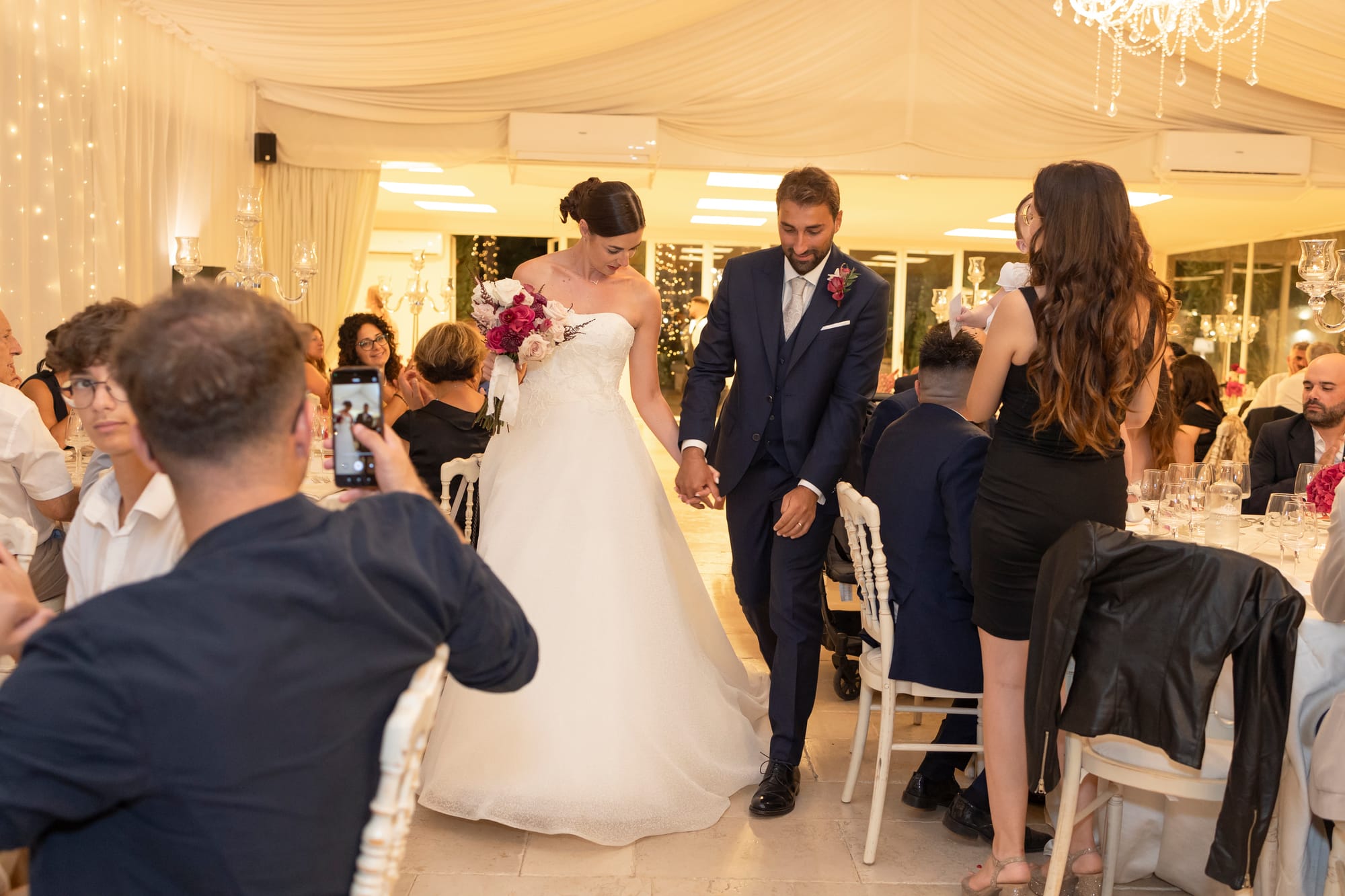 "Il Matrimonio a Villa Grandinetti: Un'Esplosione di Emozioni e Colori"