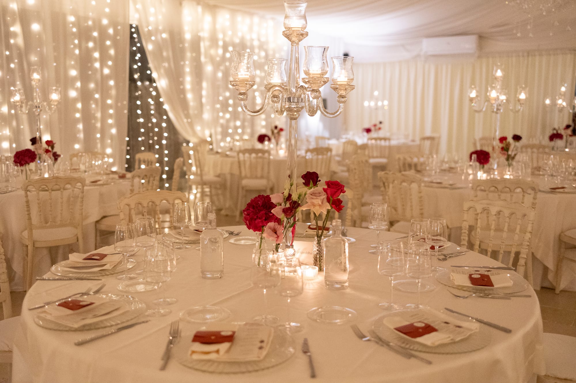 "Il Matrimonio a Villa Grandinetti: Un'Esplosione di Emozioni e Colori"