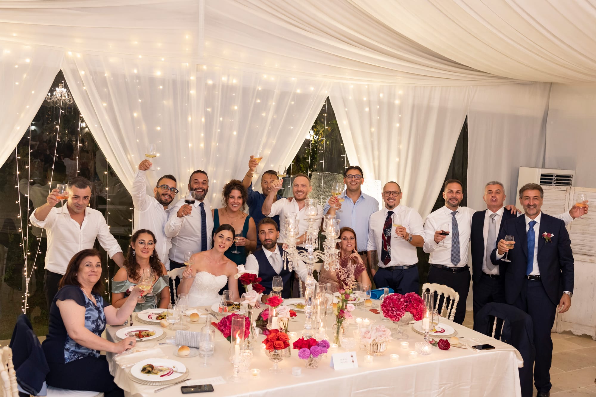 "Il Matrimonio a Villa Grandinetti: Un'Esplosione di Emozioni e Colori"