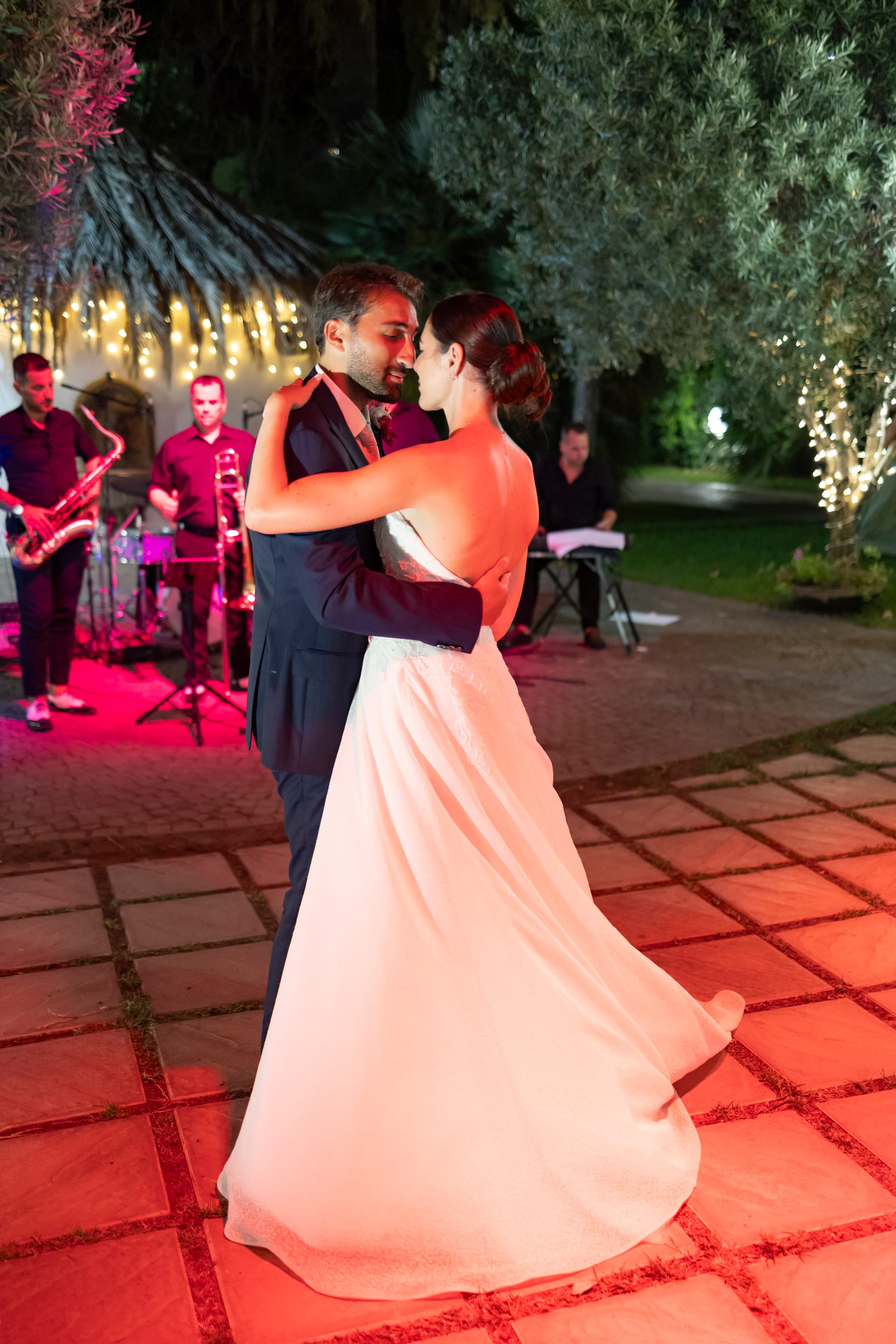 "Il Matrimonio a Villa Grandinetti: Un'Esplosione di Emozioni e Colori"