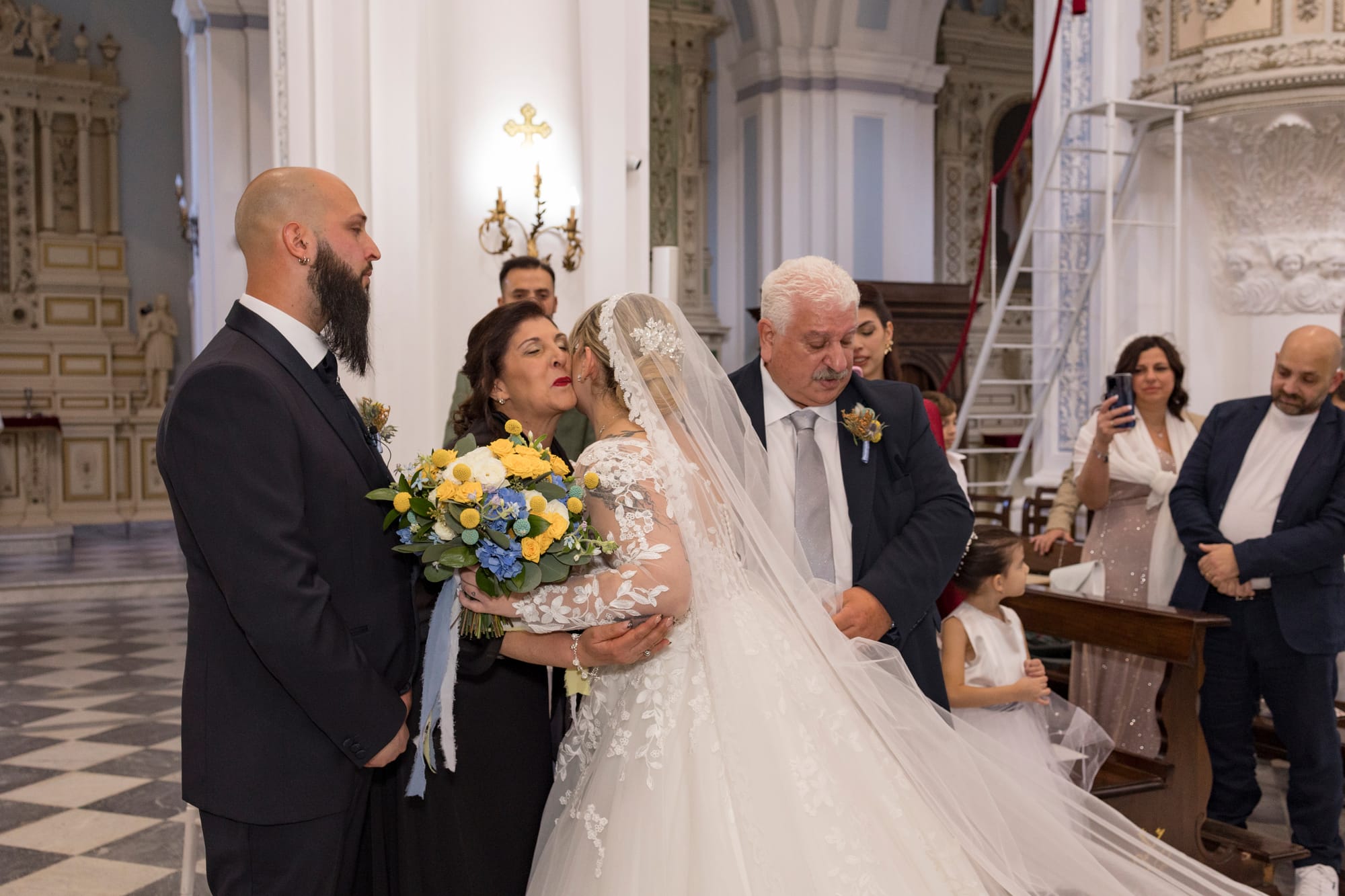 L’estate addosso: il "Sì" dorato di Roberta e Michele
