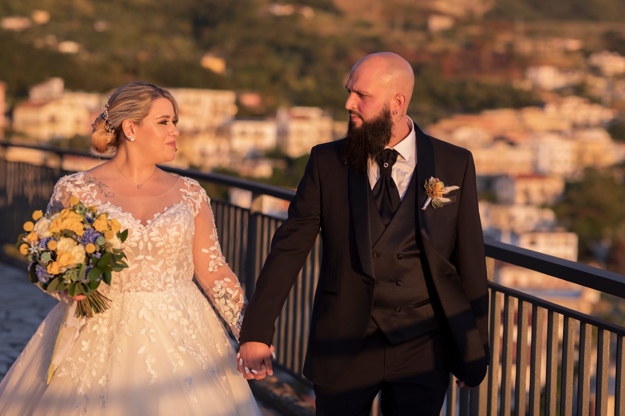 L’estate addosso: il "Sì" dorato di Roberta e Michele