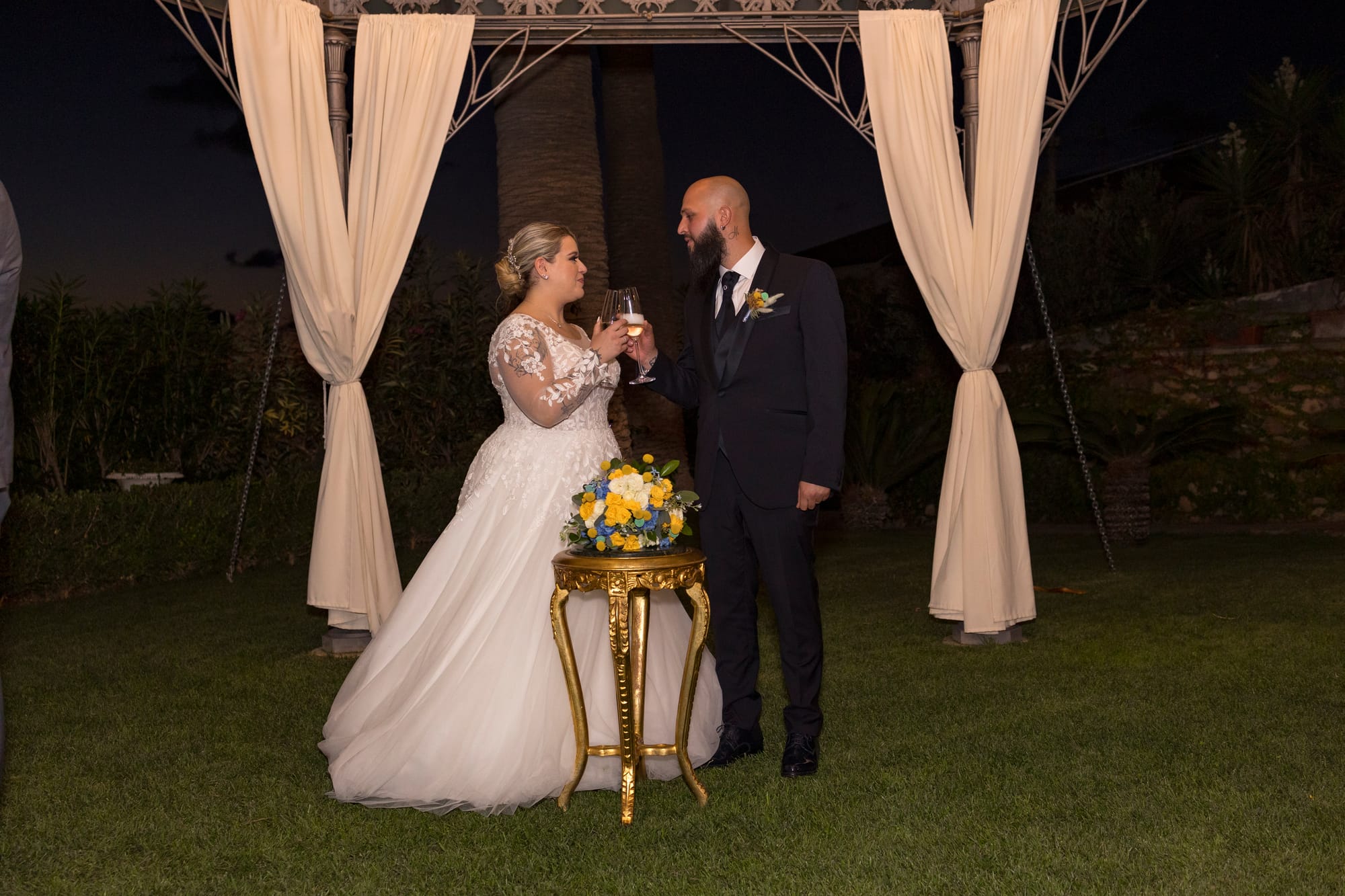 L’estate addosso: il "Sì" dorato di Roberta e Michele