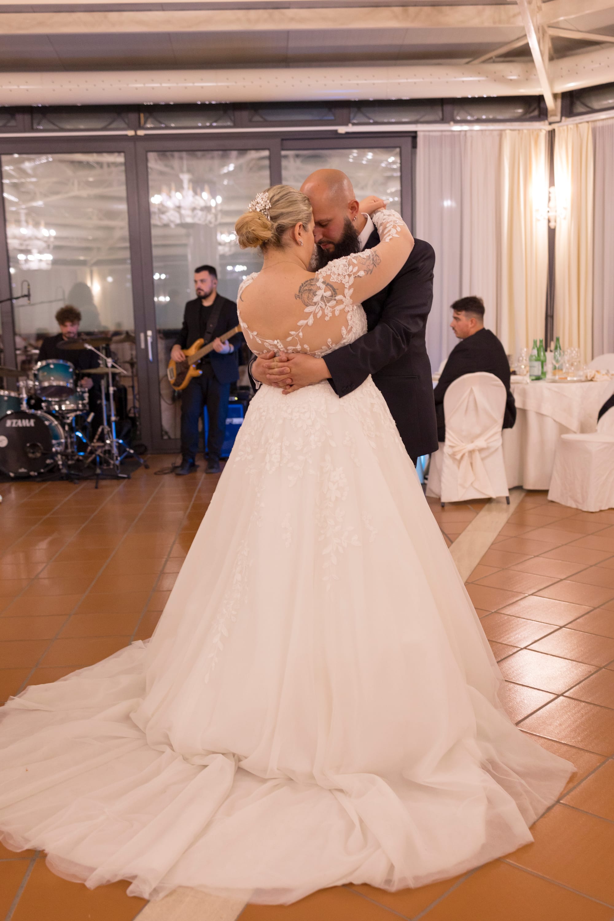 L’estate addosso: il "Sì" dorato di Roberta e Michele