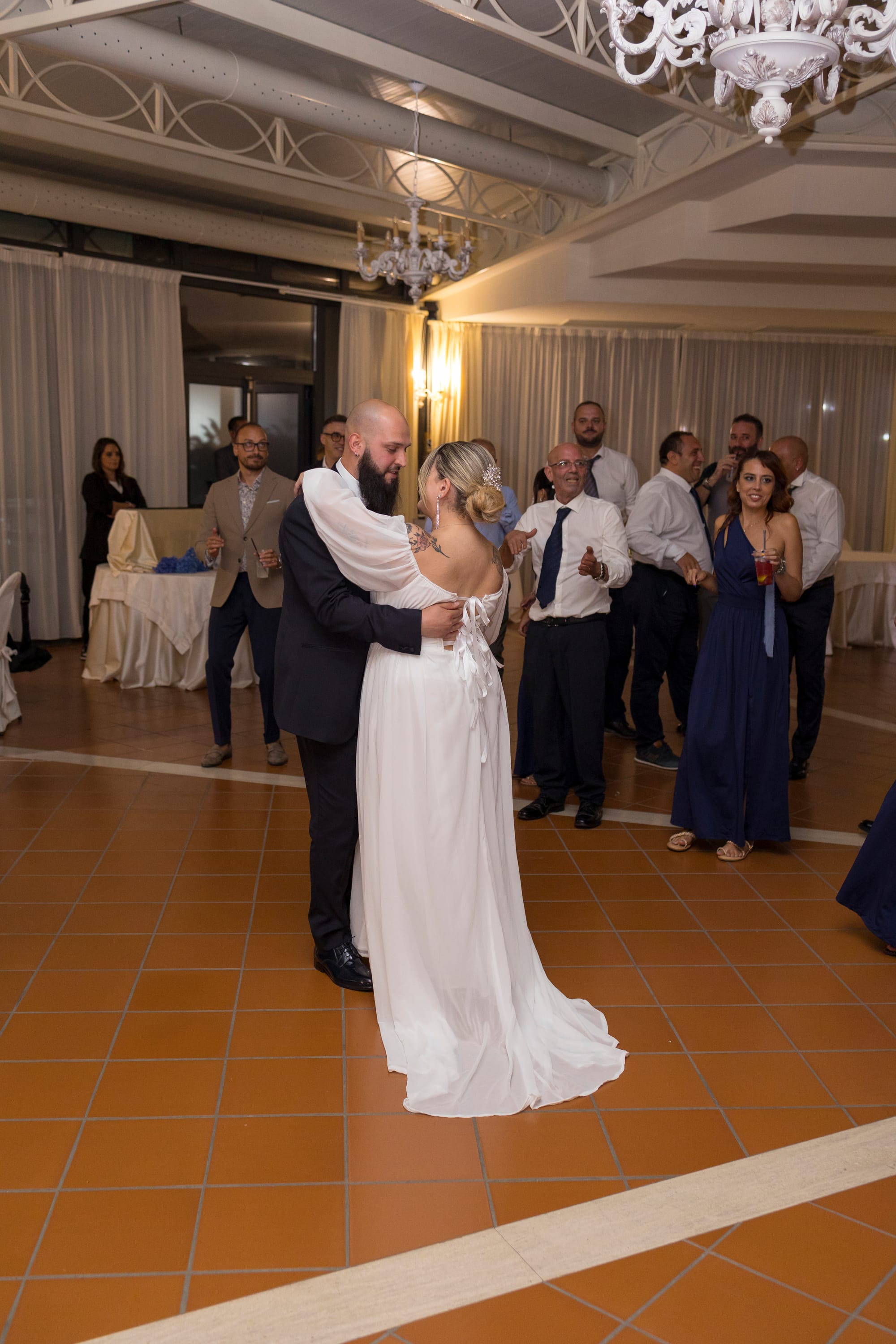 L’estate addosso: il "Sì" dorato di Roberta e Michele