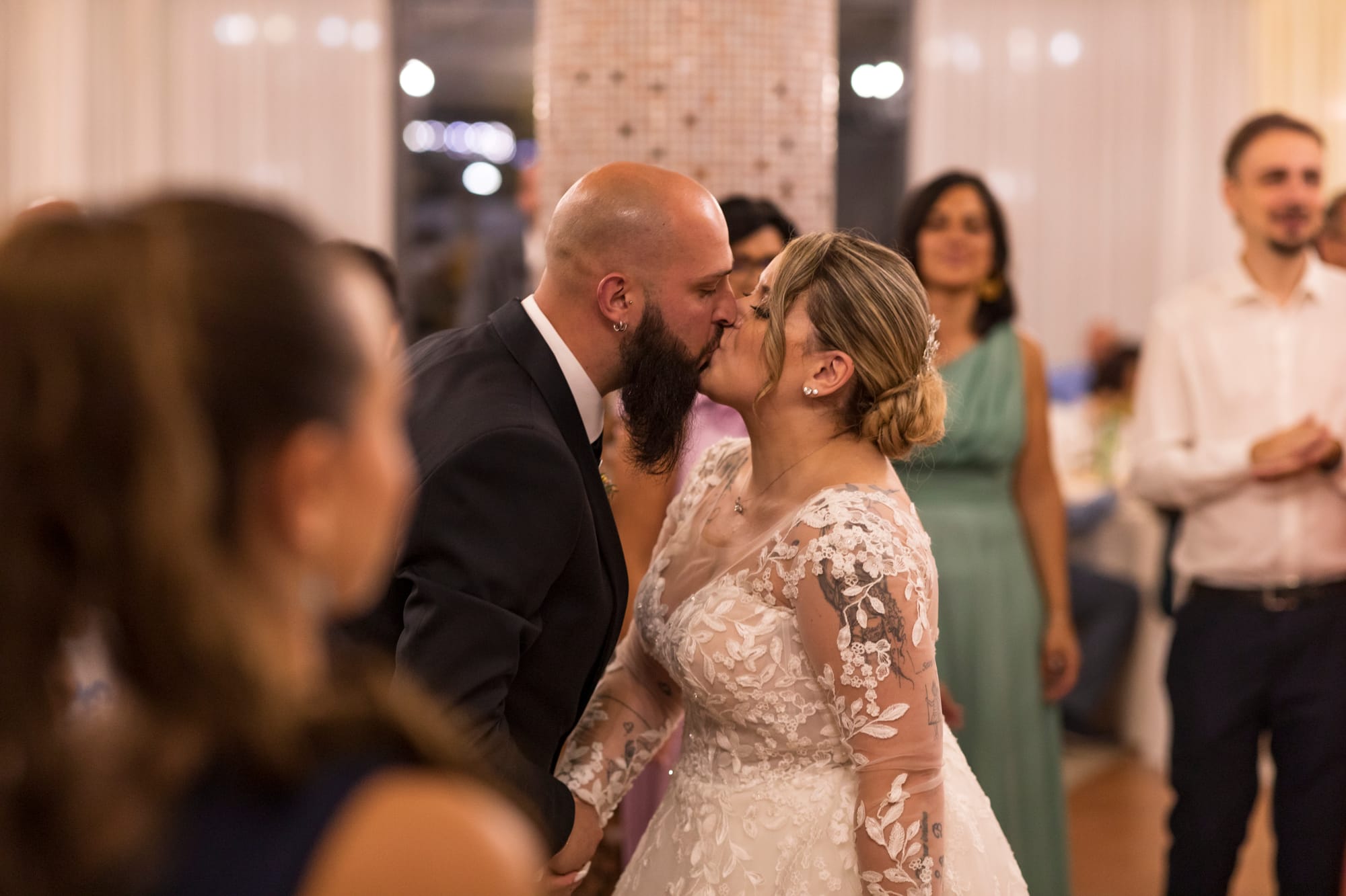 L’estate addosso: il "Sì" dorato di Roberta e Michele