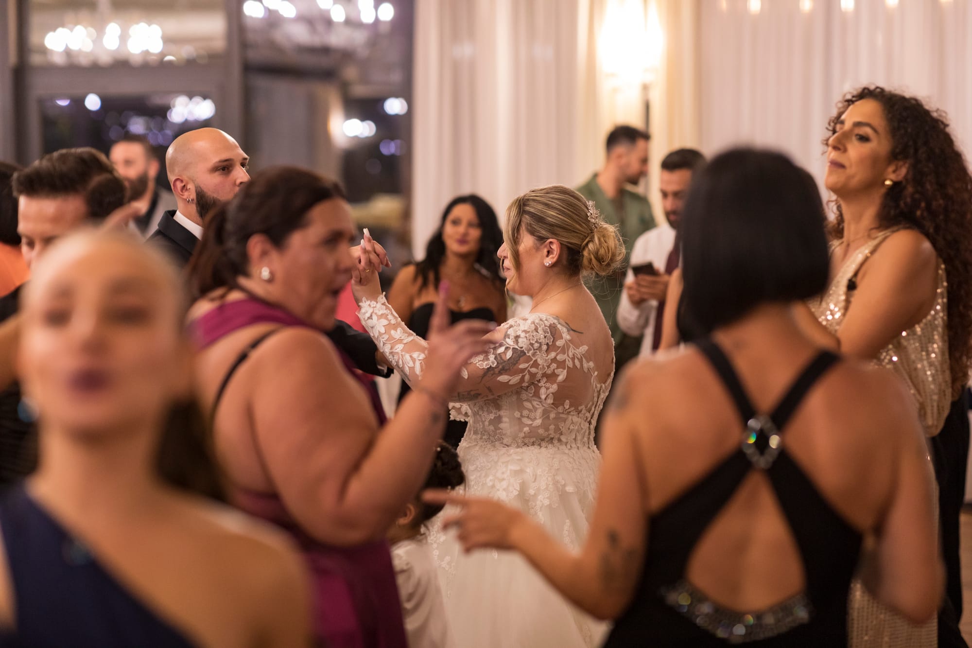 L’estate addosso: il "Sì" dorato di Roberta e Michele