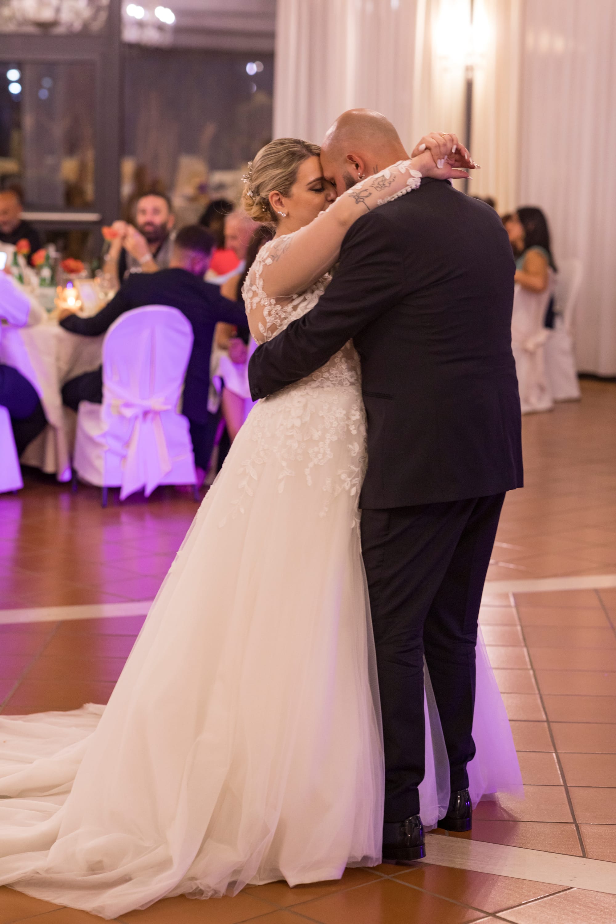 L’estate addosso: il "Sì" dorato di Roberta e Michele