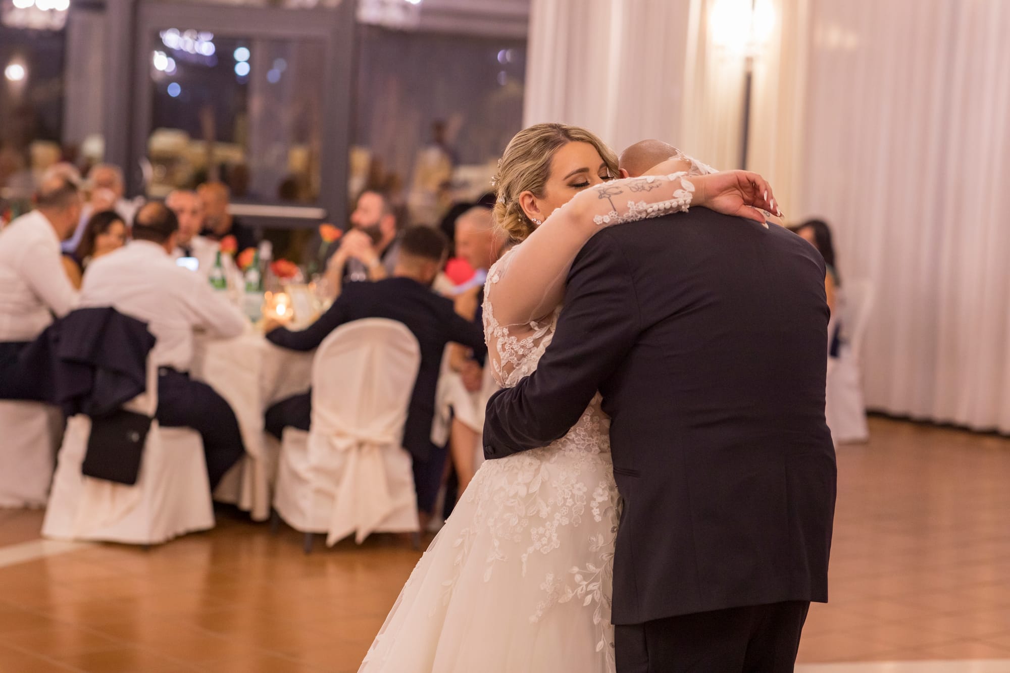 L’estate addosso: il "Sì" dorato di Roberta e Michele