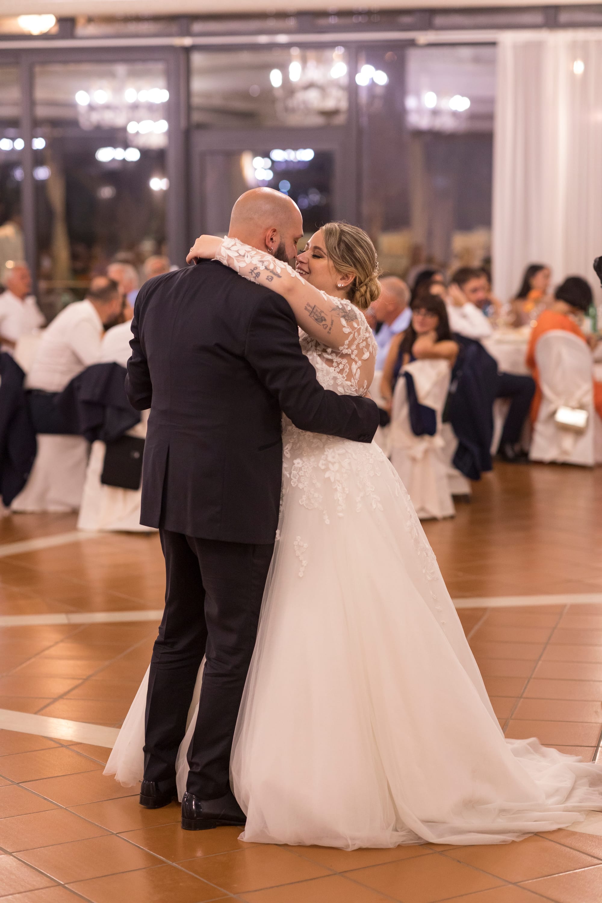 L’estate addosso: il "Sì" dorato di Roberta e Michele