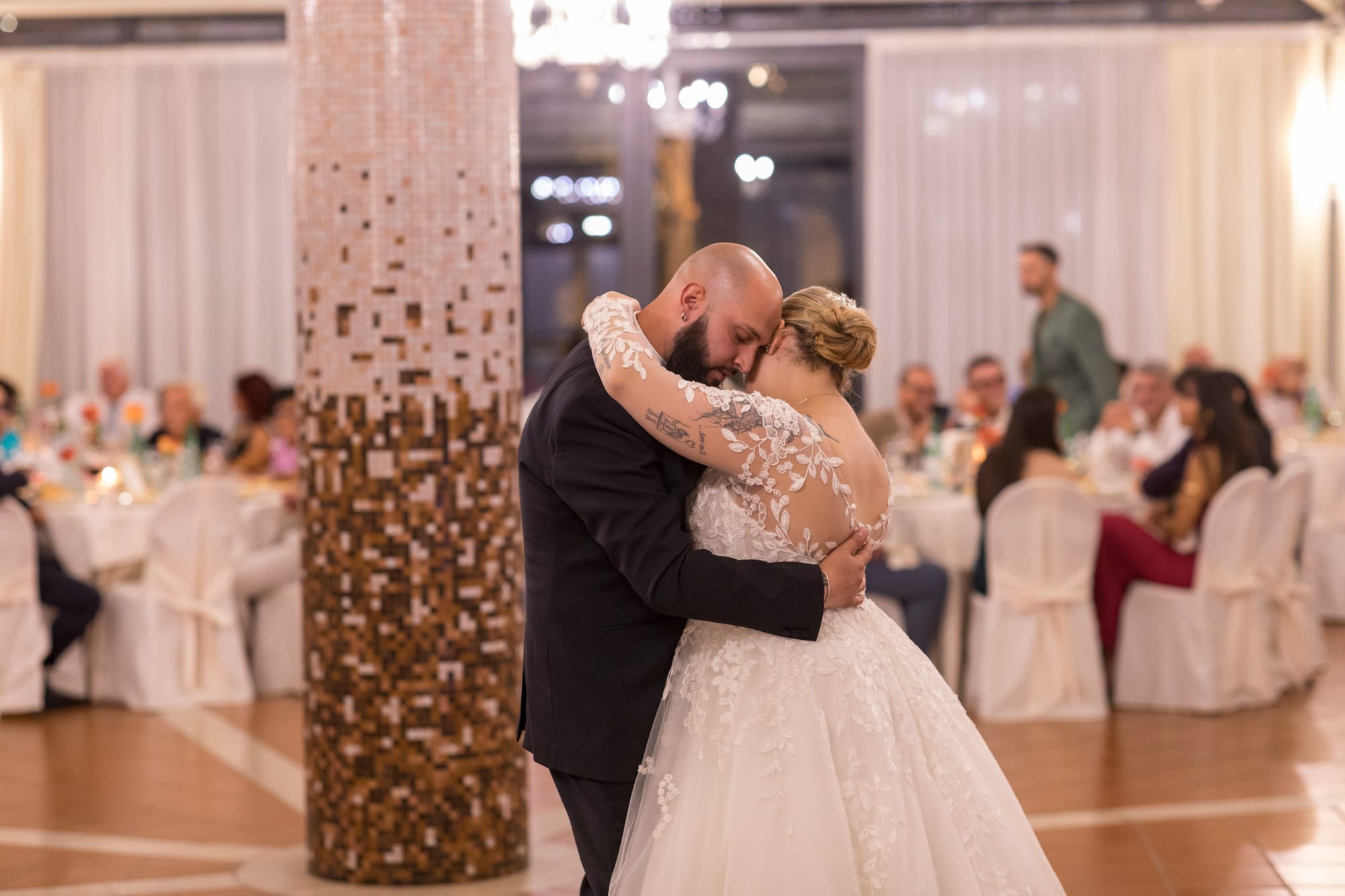 L’estate addosso: il "Sì" dorato di Roberta e Michele