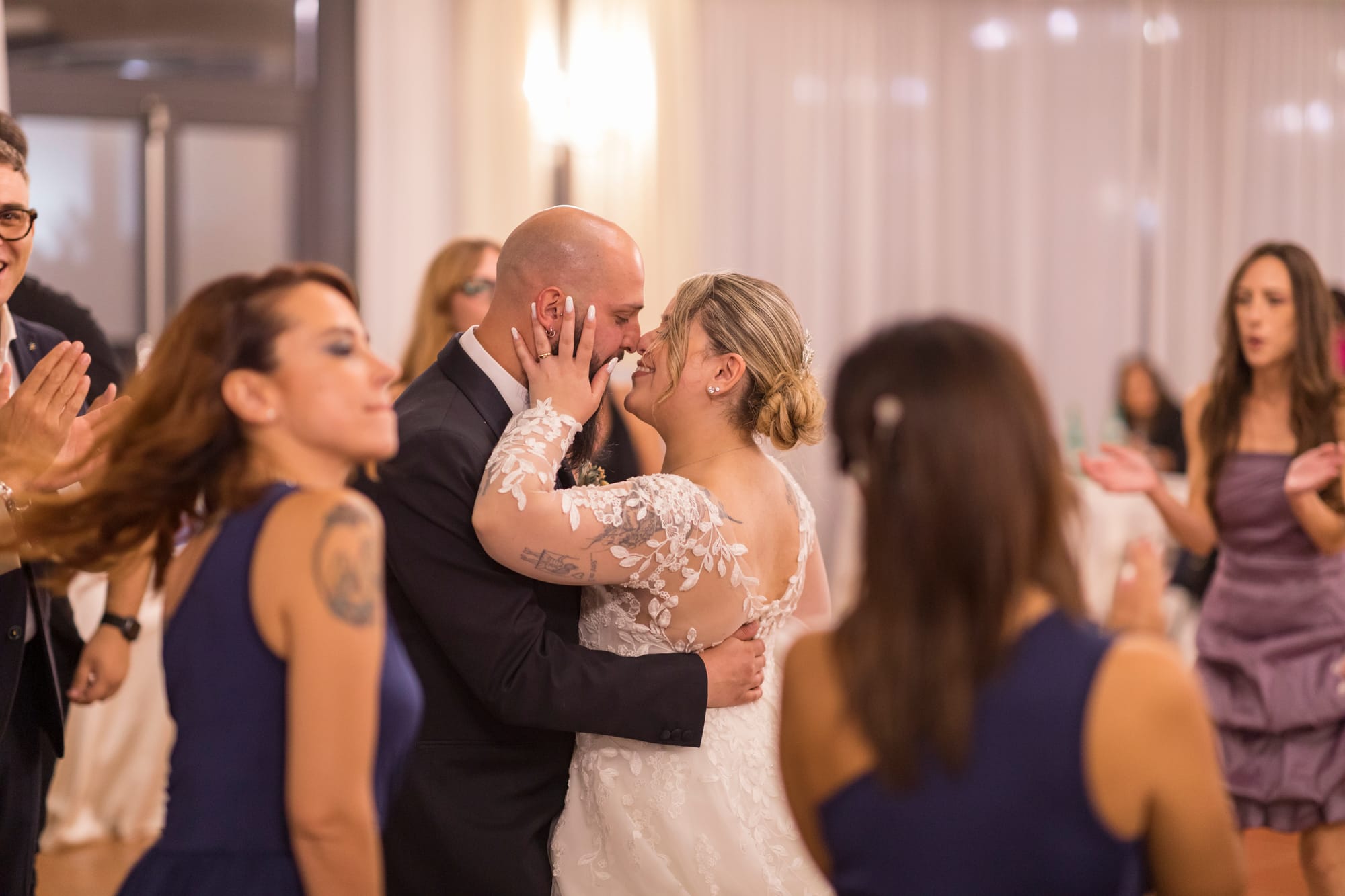 L’estate addosso: il "Sì" dorato di Roberta e Michele