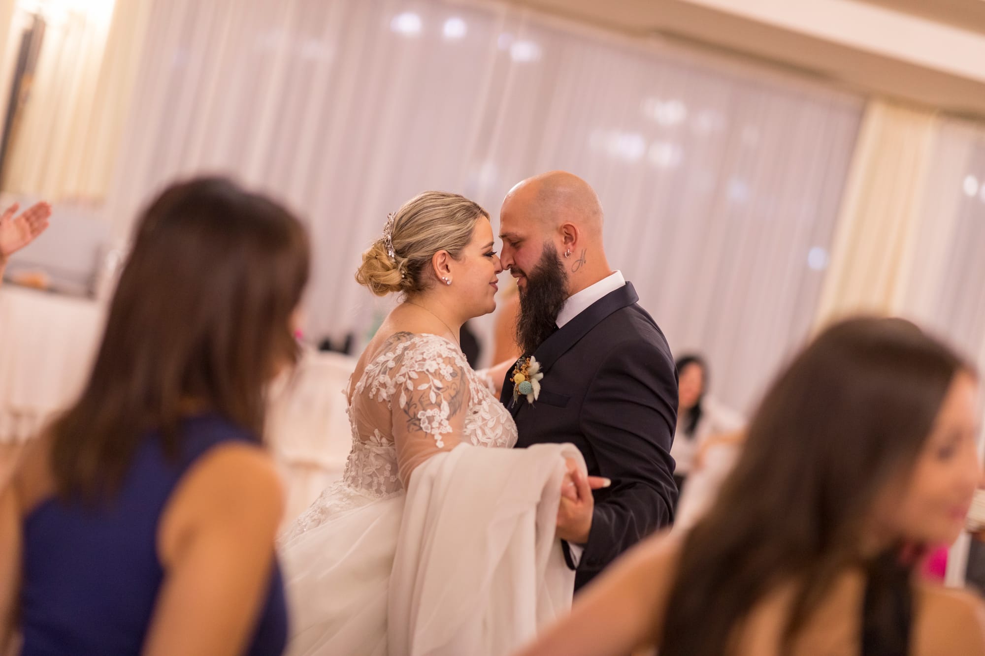 L’estate addosso: il "Sì" dorato di Roberta e Michele