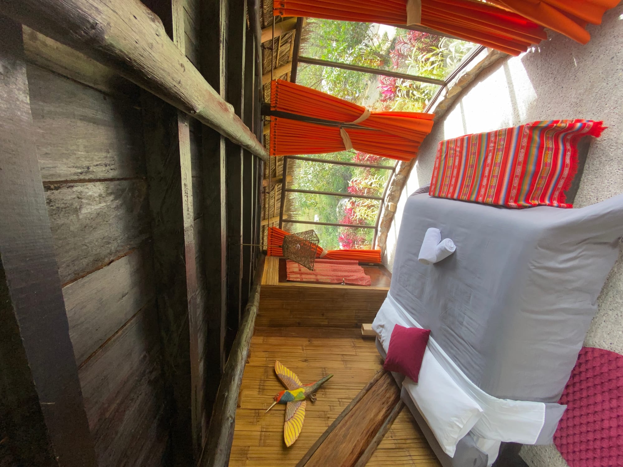 Espectacular choza tradicional de 120 metros cuadrado con capacidad para 12 personas - Reservas: 0994 004 019