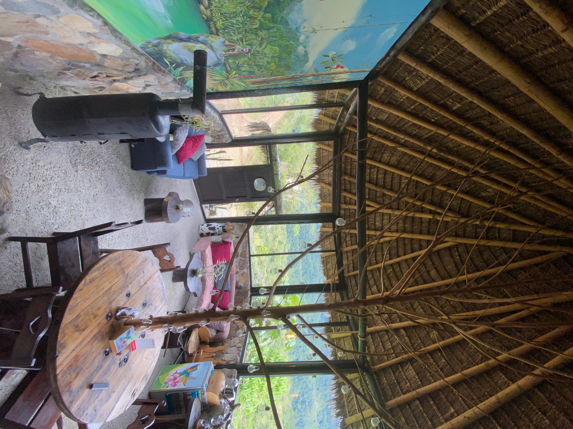 Espectacular choza tradicional de 120 metros cuadrado con capacidad para 12 personas - Reservas: 0994 004 019