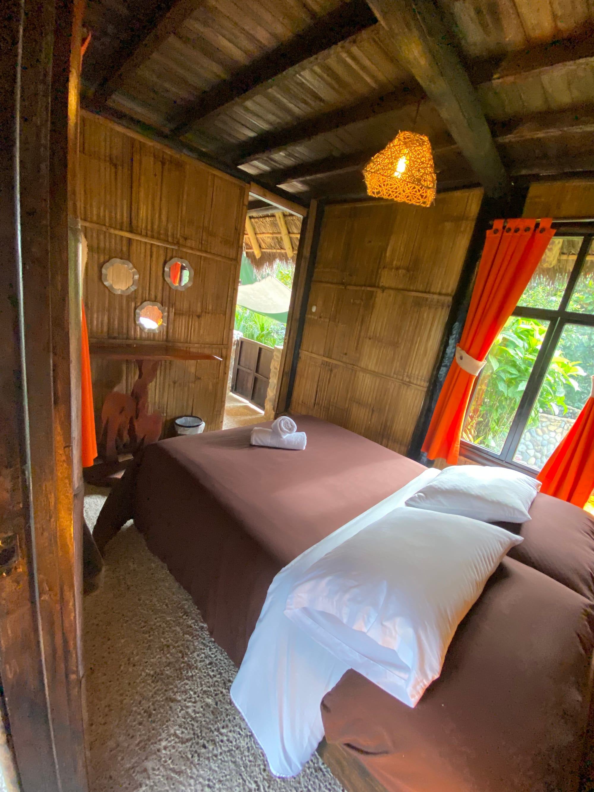 Espectacular choza tradicional de 120 metros cuadrado con capacidad para 12 personas - Reservas: 0994 004 019