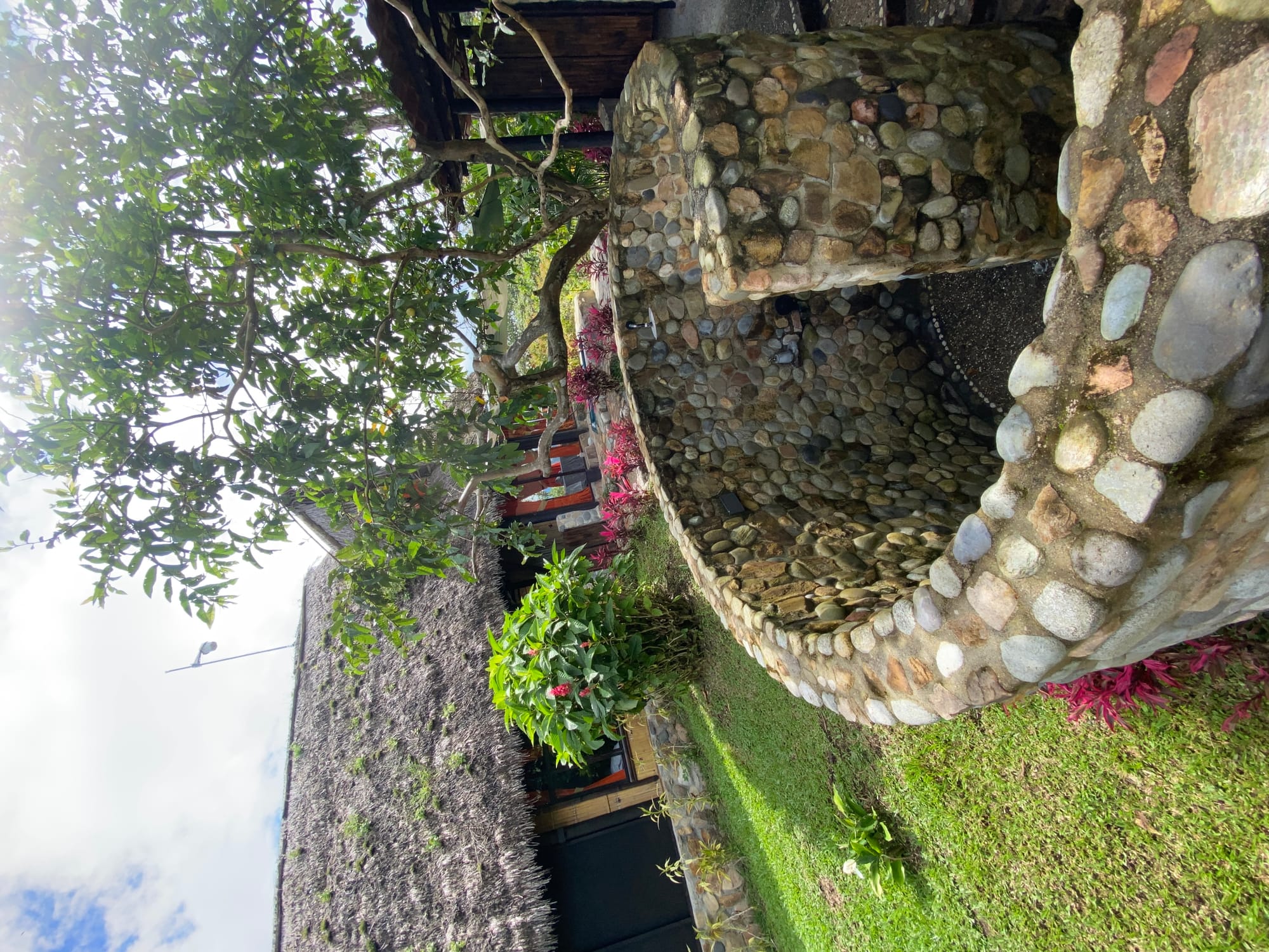 Espectacular choza tradicional de 120 metros cuadrado con capacidad para 12 personas - Reservas: 0994 004 019